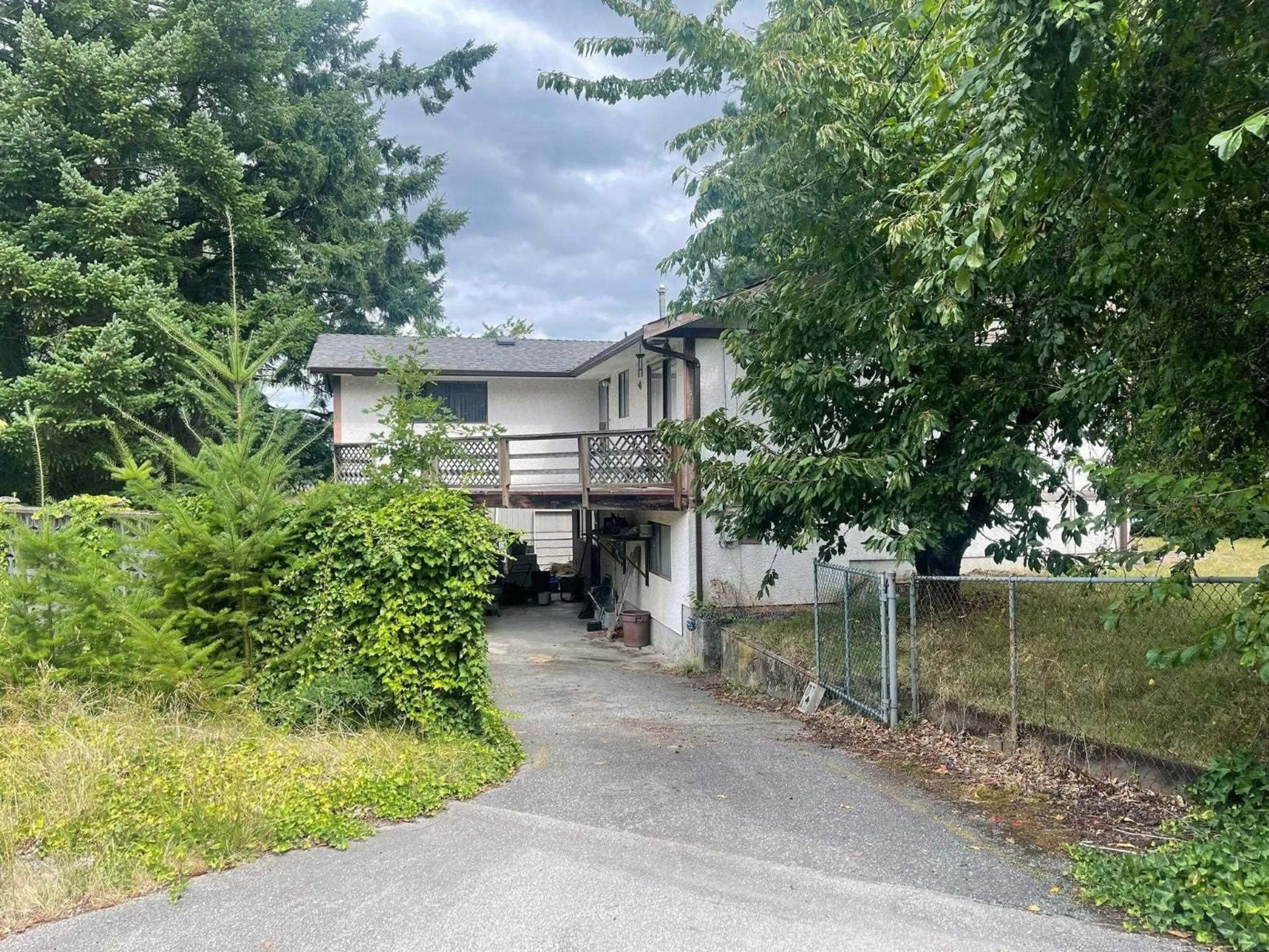 A pic from outside/outdoor area/front of a property/back of a property/a pic from drone, street for 2751 153A, Surrey British Columbia V4P1C1