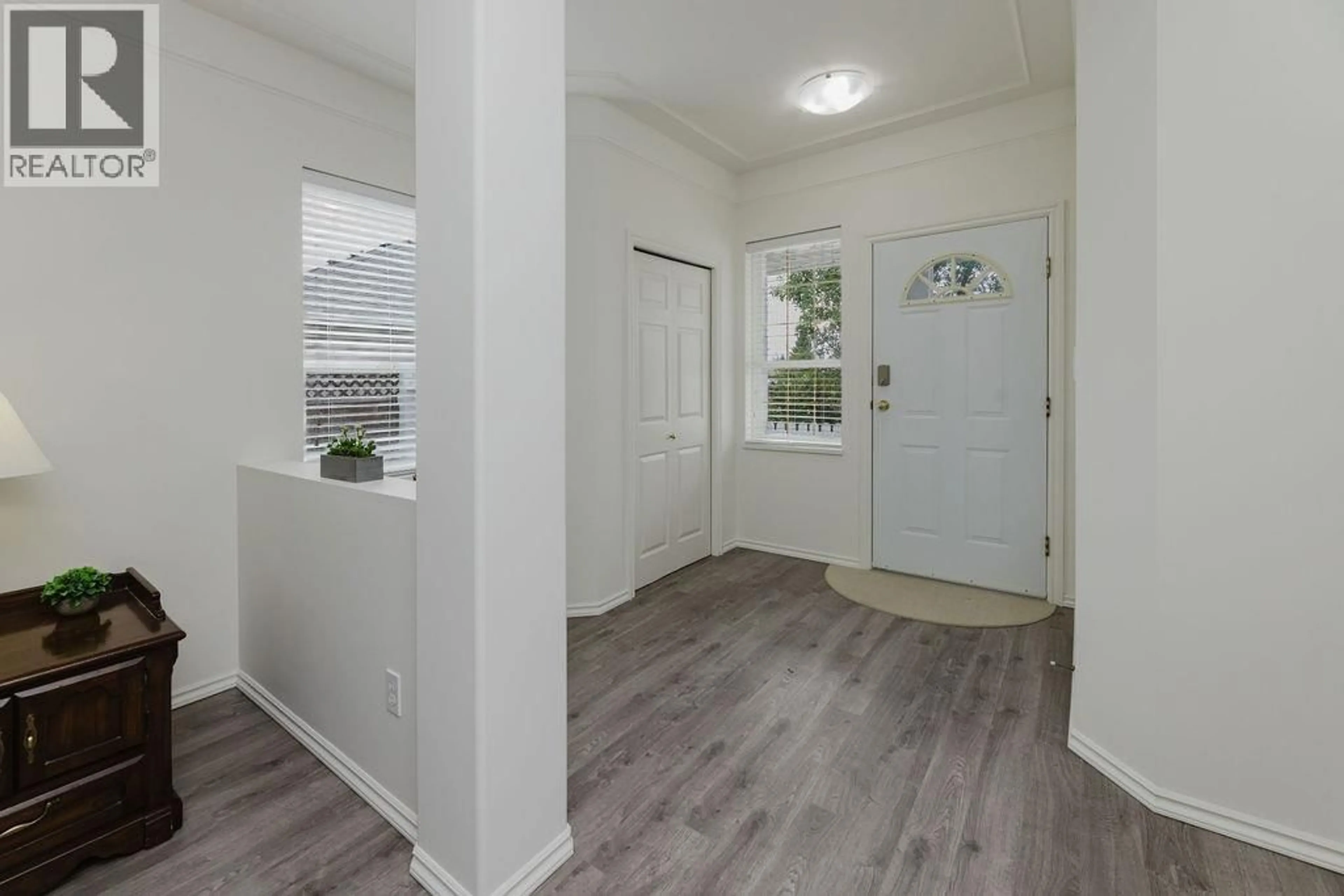 Indoor entryway for 6307 HOMESTEAD AVENUE, Sechelt British Columbia V7Z0M6