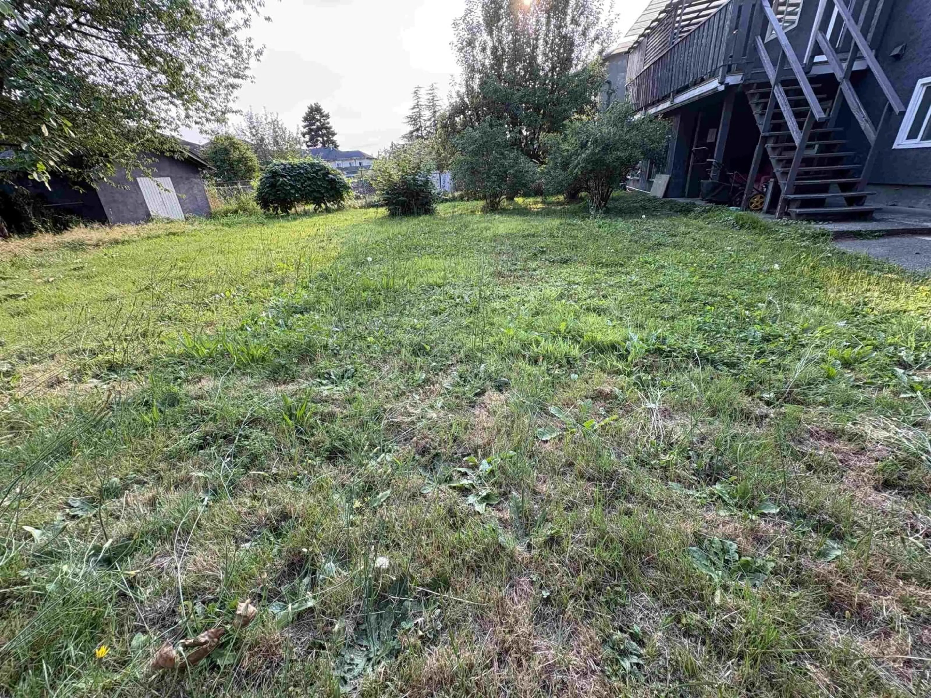A pic from outside/outdoor area/front of a property/back of a property/a pic from drone, unknown for 13442 98A, Surrey British Columbia V3T1C8