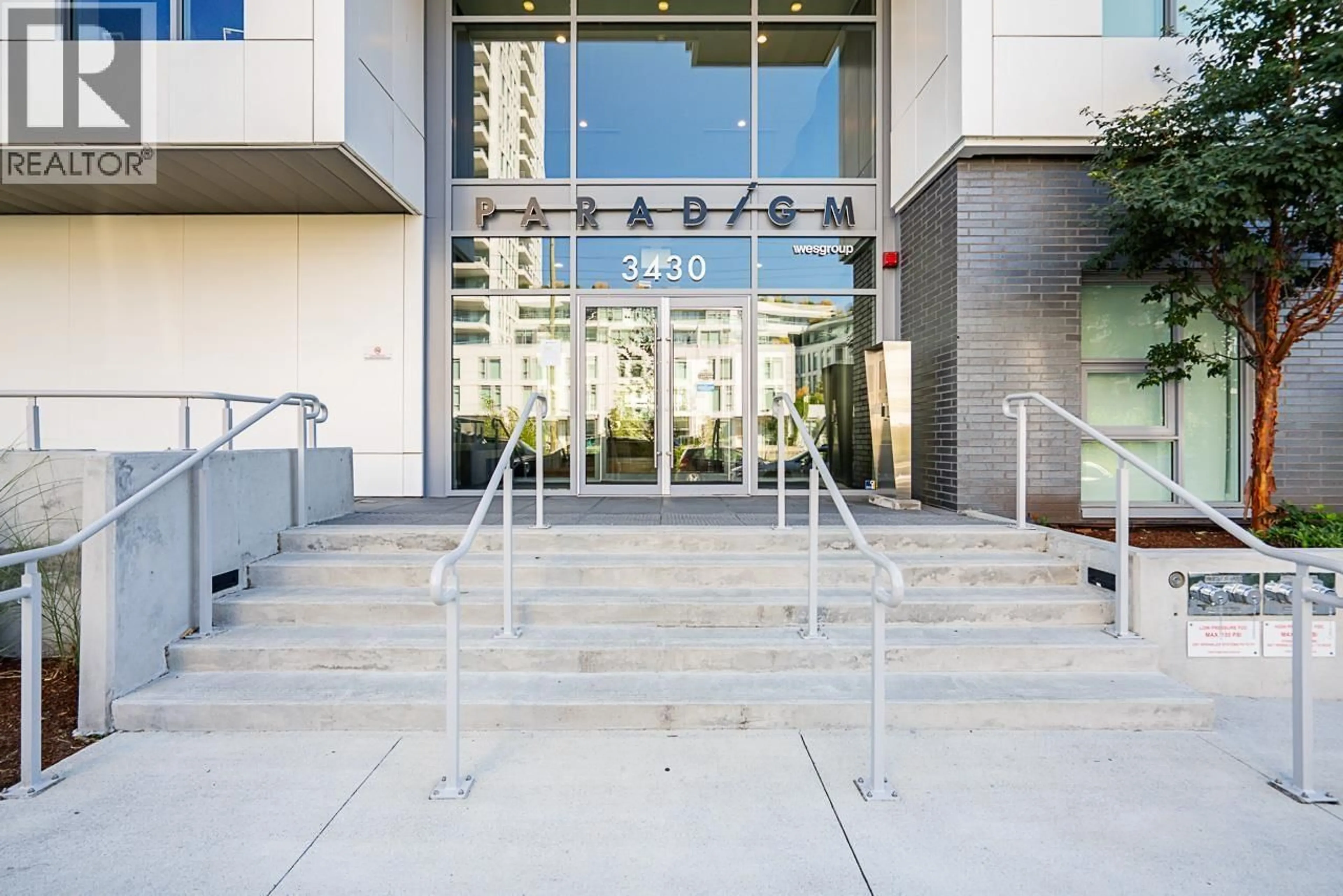 Patio, building for 114 - 3430 KENT AVENUE SOUTH, Vancouver British Columbia V5S0G7