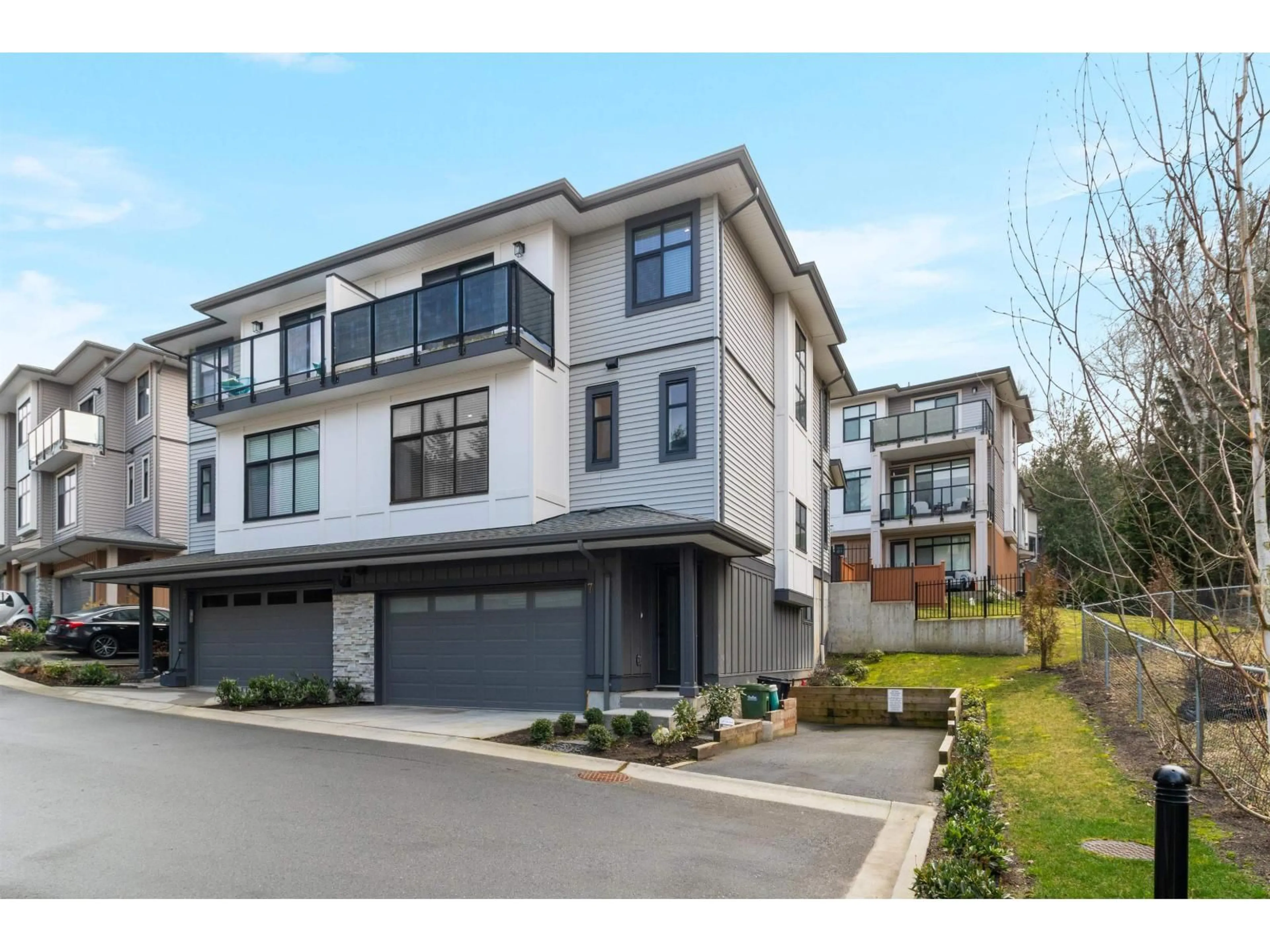A pic from outside/outdoor area/front of a property/back of a property/a pic from drone, street for 7 - 35810 MCKEE, Abbotsford British Columbia V3G0H9