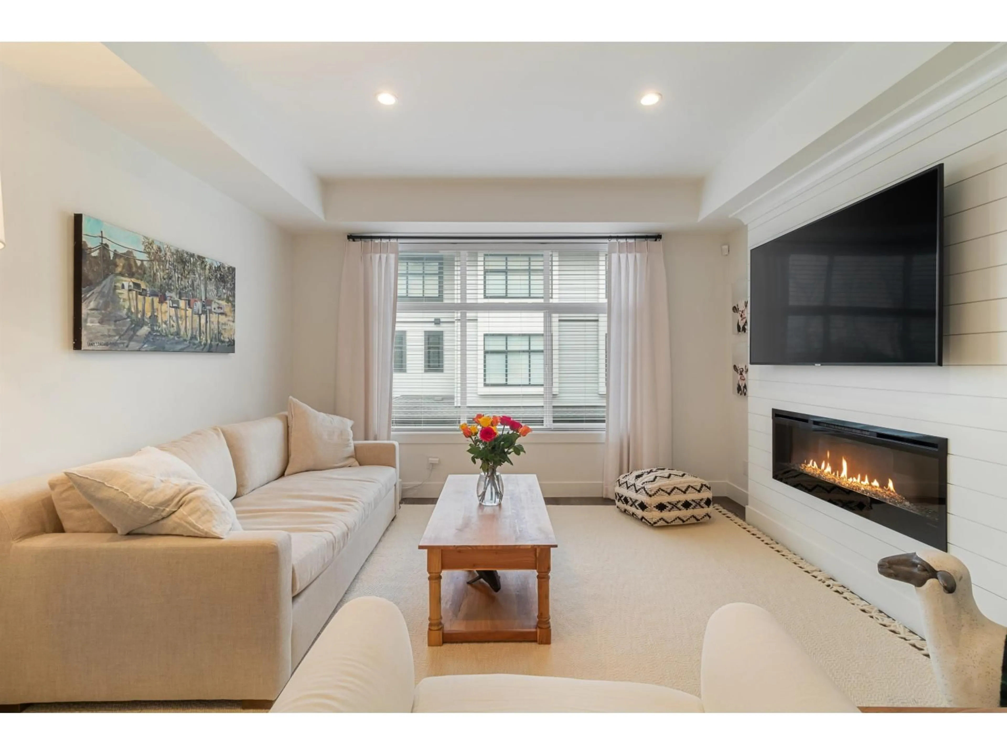 Living room with furniture, unknown for 7 - 35810 MCKEE, Abbotsford British Columbia V3G0H9