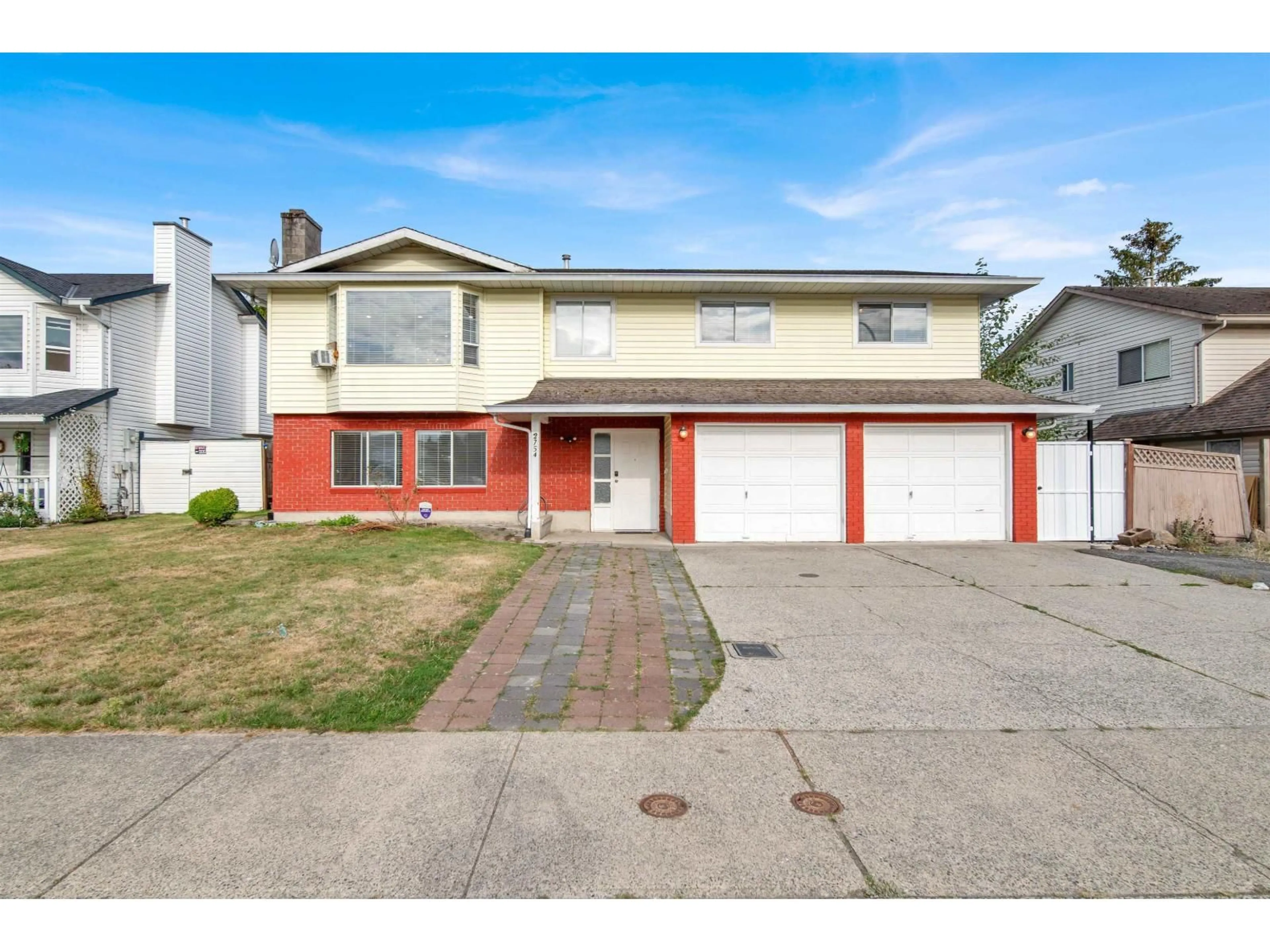 Home with vinyl exterior material, street for 2754 DEHAVILLAND, Abbotsford British Columbia V2T5L3