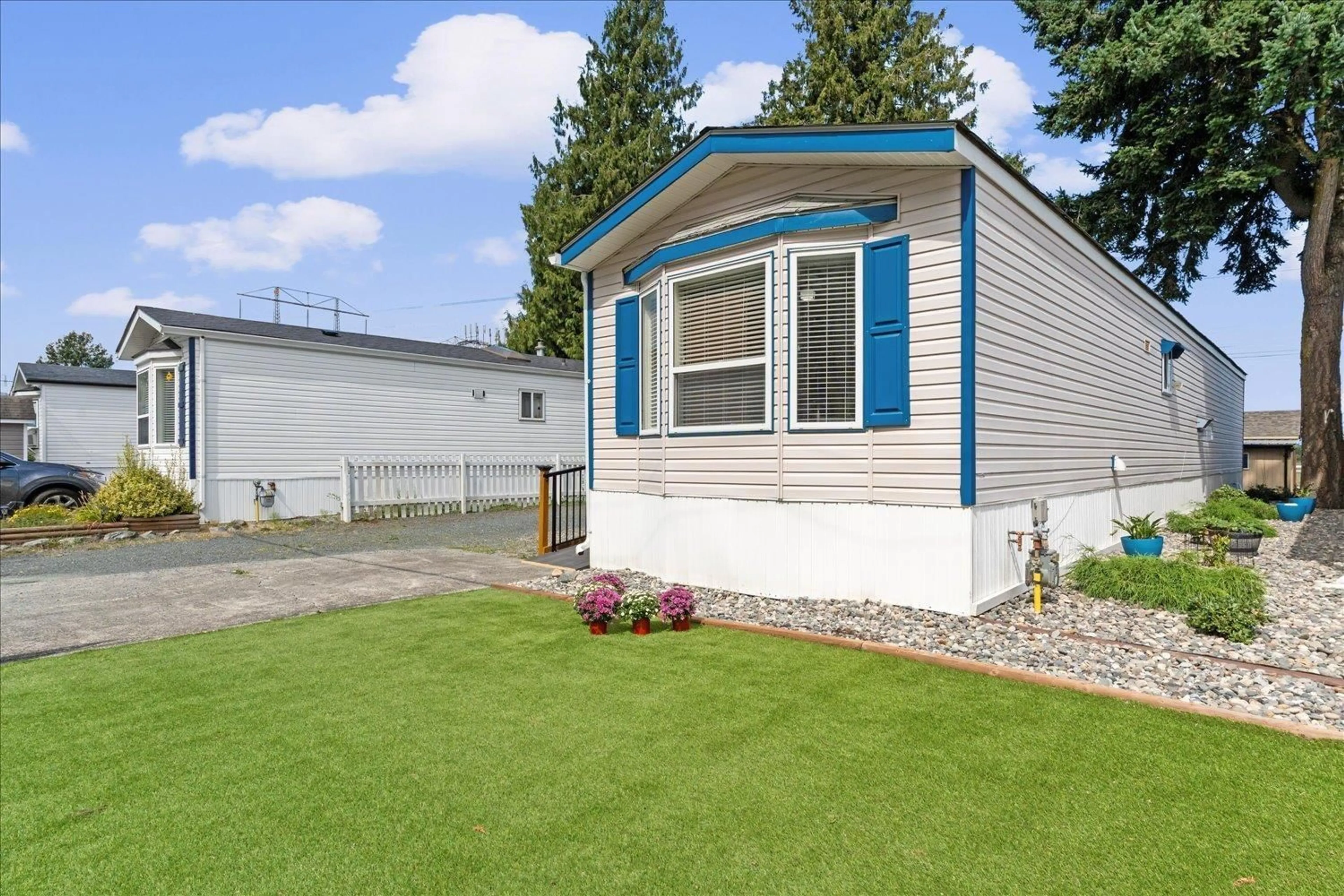 Home with vinyl exterior material, street for 4 - 6338 VEDDER ROAD, Chilliwack British Columbia V2R1C6
