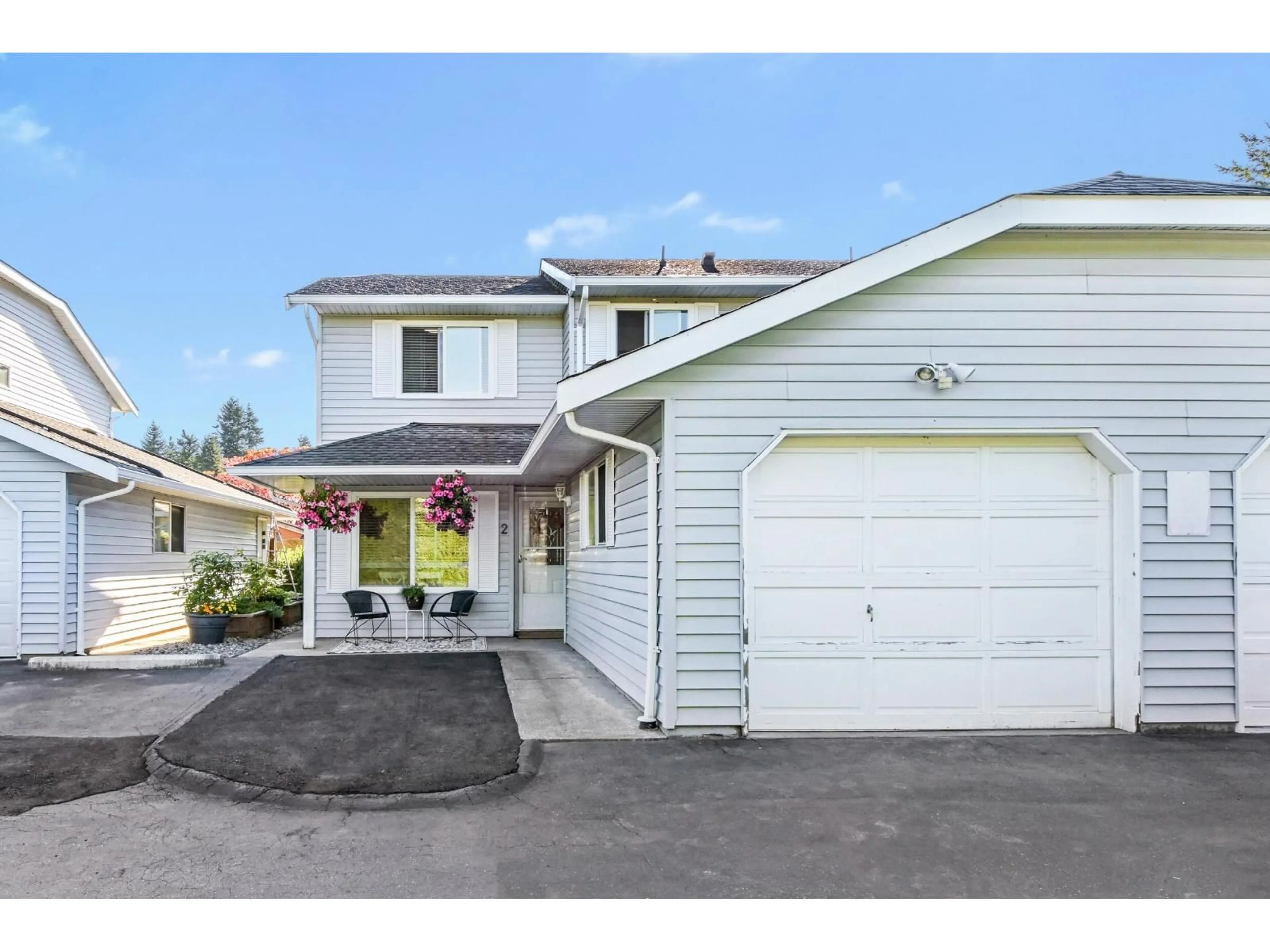 Home with vinyl exterior material, street for 2 - 33931 MARSHALL, Abbotsford British Columbia V2S1L6