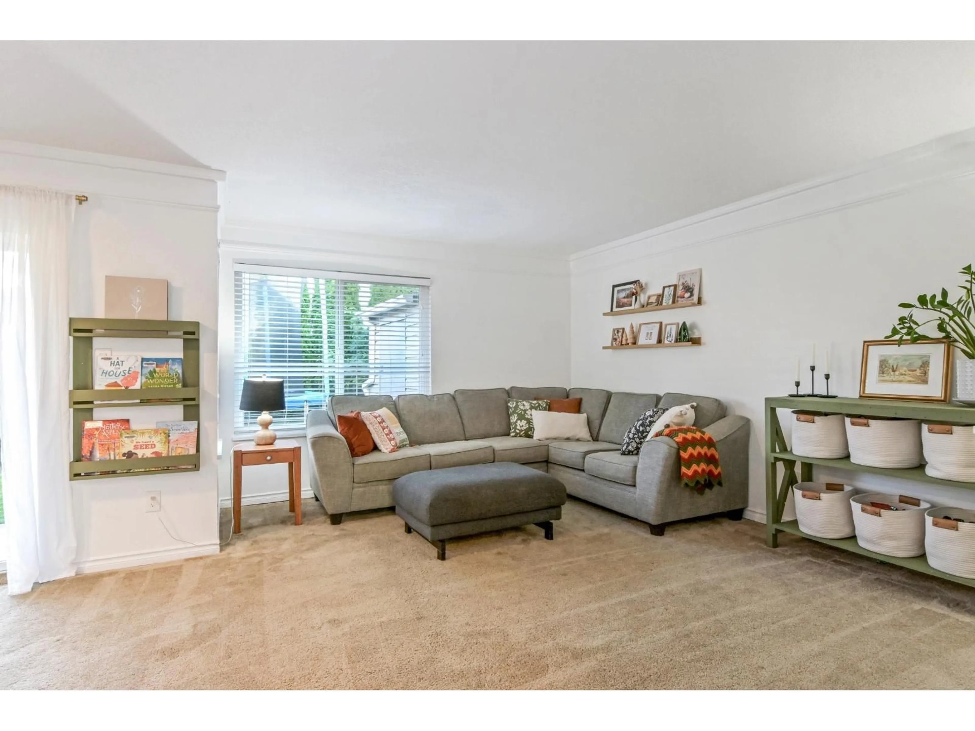 Living room with furniture, unknown for 2 - 33931 MARSHALL, Abbotsford British Columbia V2S1L6