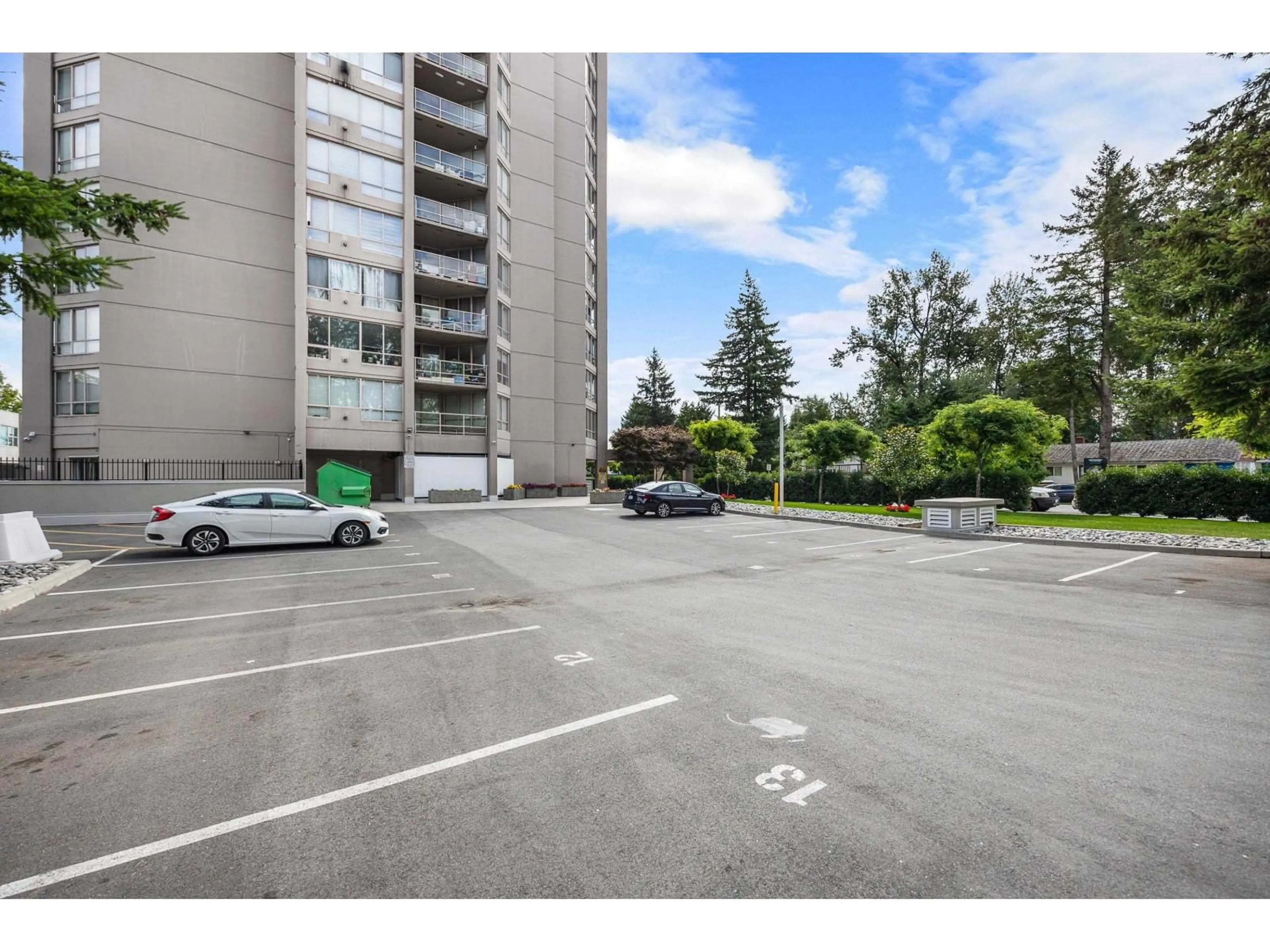Patio, street for 1306 - 14881 103A, Surrey British Columbia V3R0M5