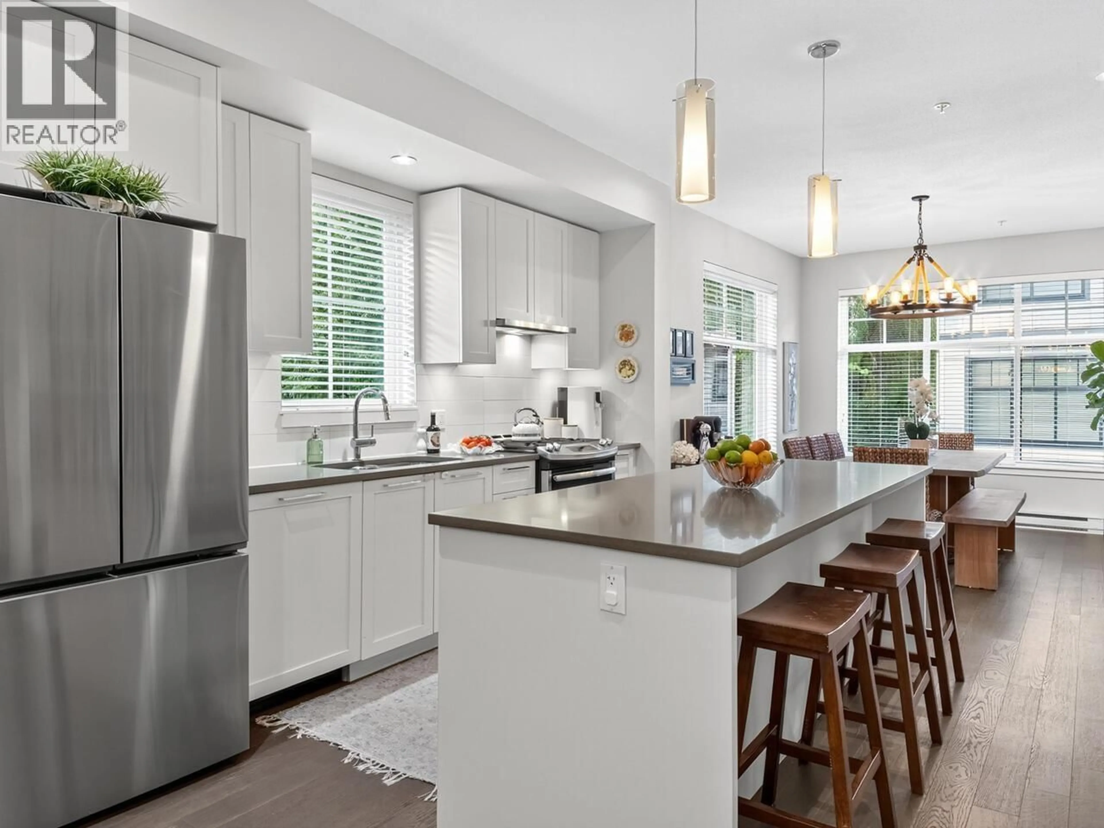 Open concept kitchen, ceramic/tile floor for 6 - 5068 SAVILE ROW, Burnaby British Columbia V5E0C1