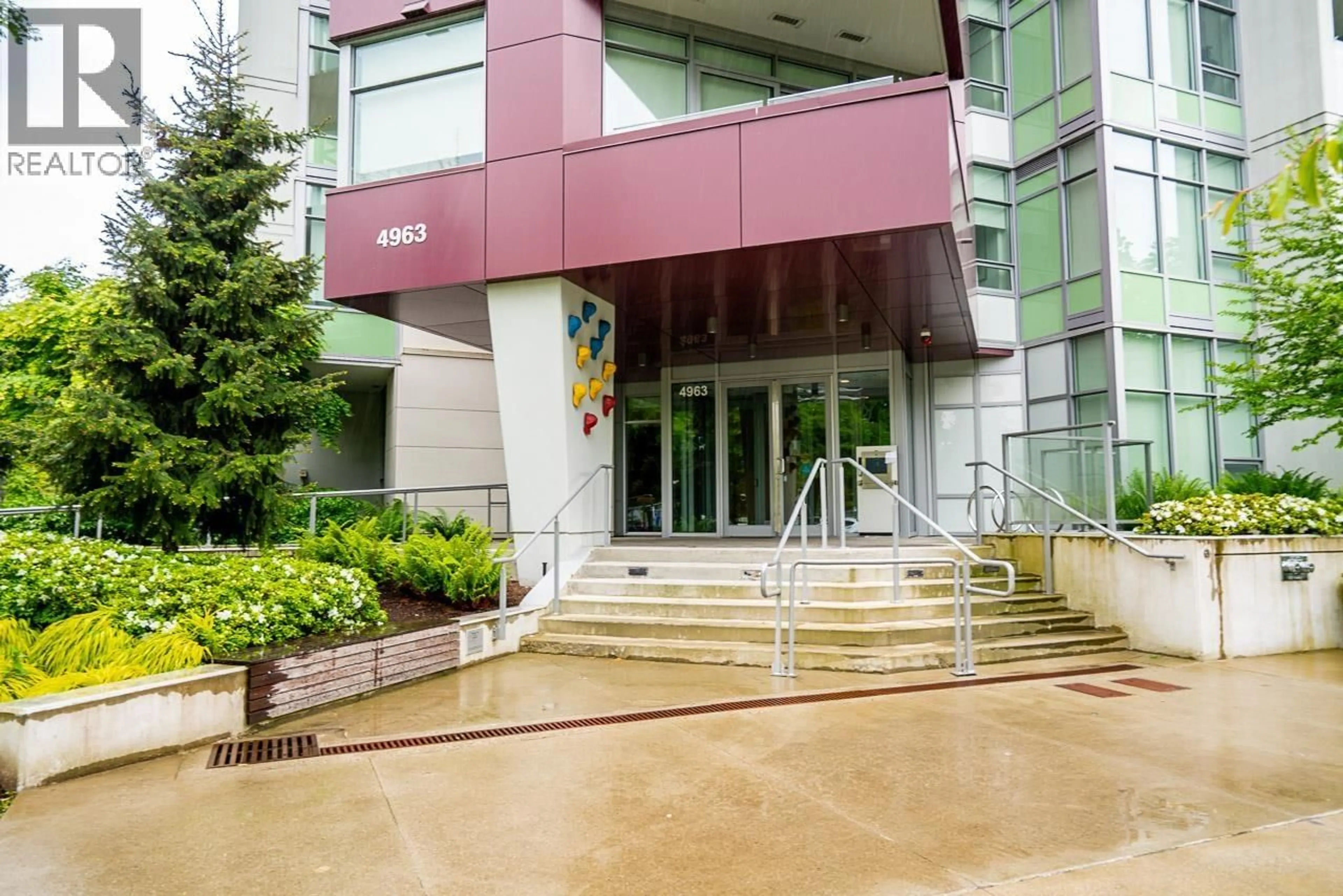 Indoor foyer for 406 - 4963 CAMBIE STREET, Vancouver British Columbia V5Z0H5