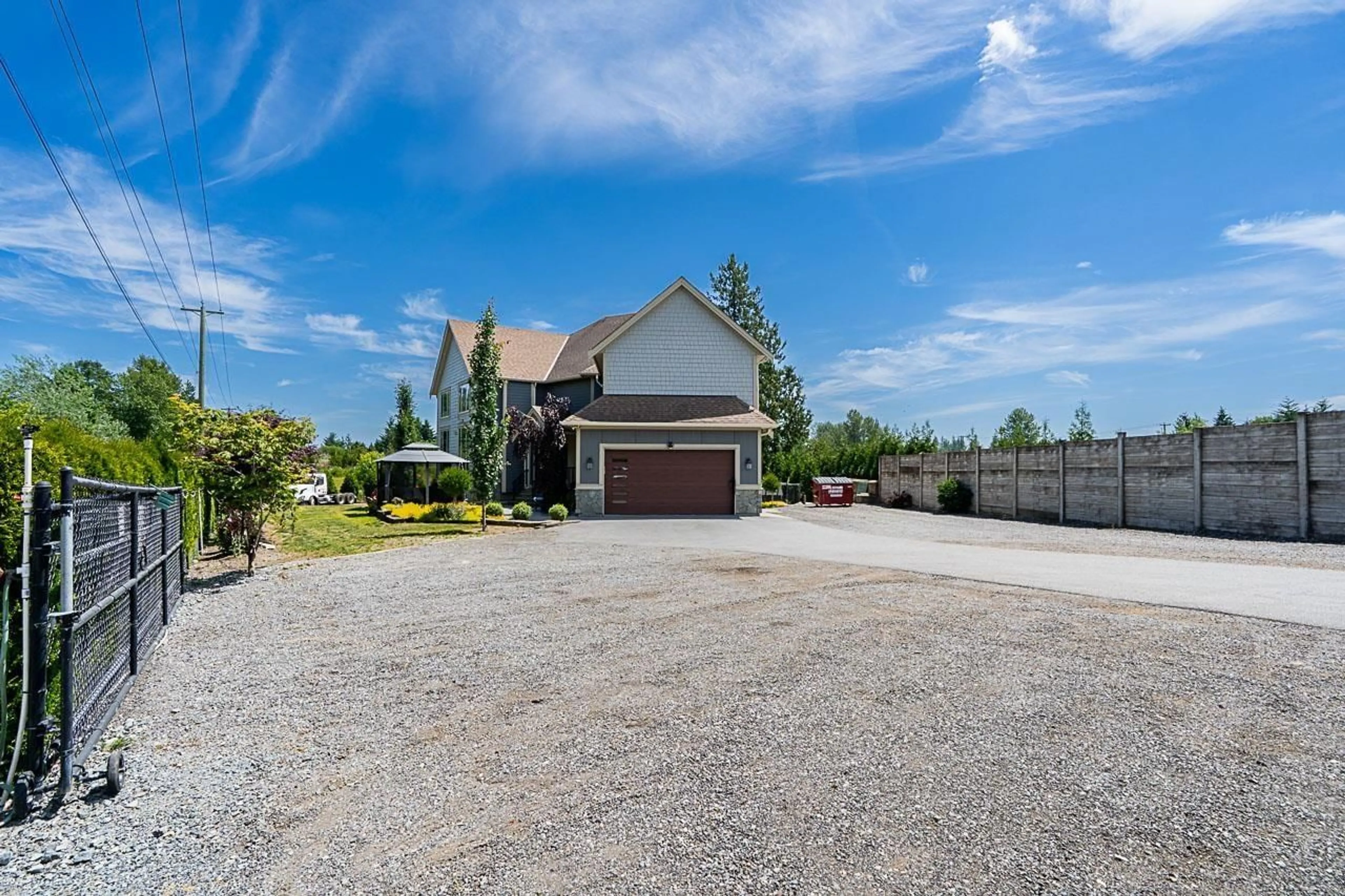 A pic from outside/outdoor area/front of a property/back of a property/a pic from drone, unknown for 27562 48, Langley British Columbia V4W0A3