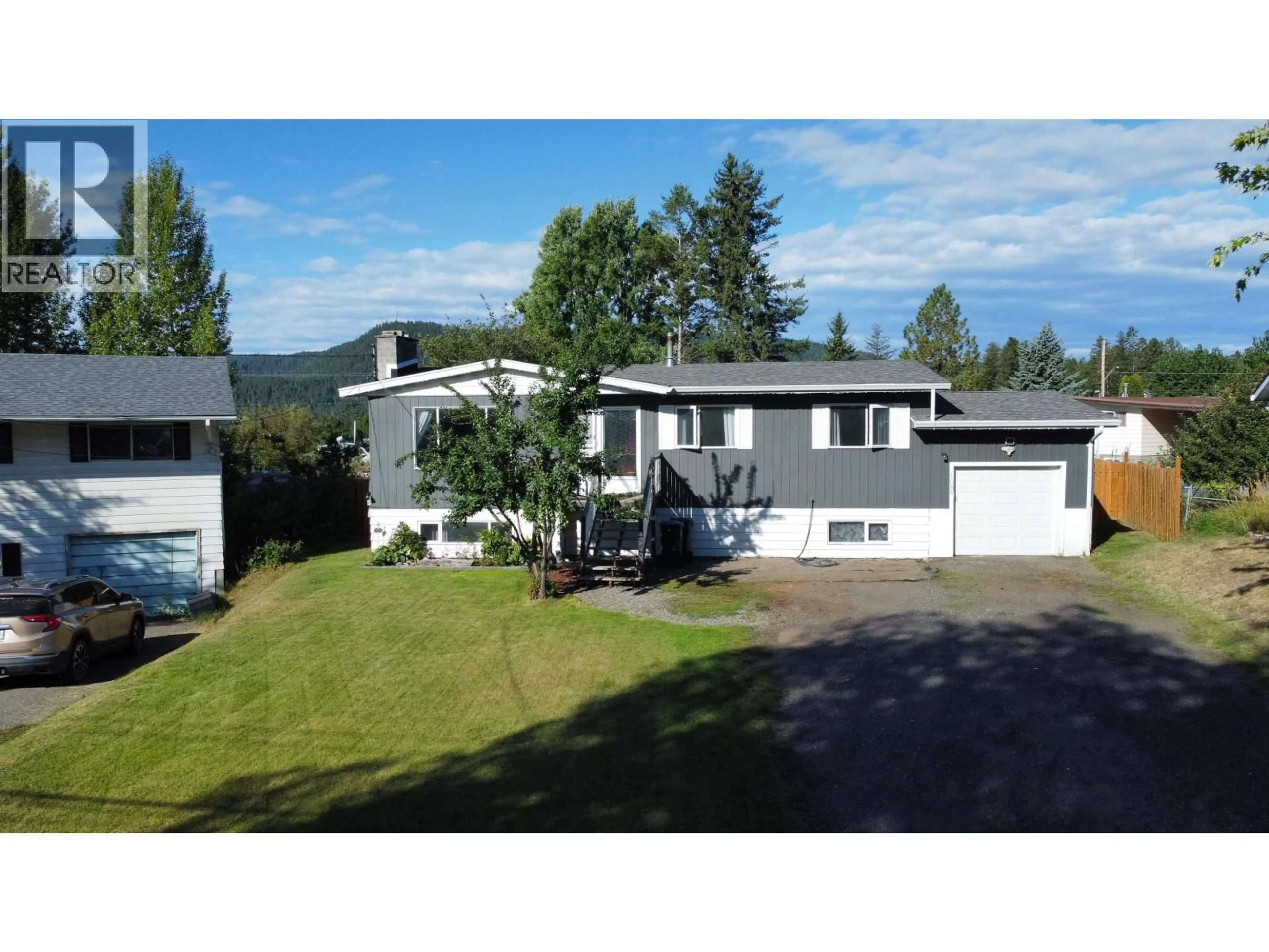 A pic from outside/outdoor area/front of a property/back of a property/a pic from drone, street for 1085 9TH AVENUE, Williams Lake British Columbia V2G2L2