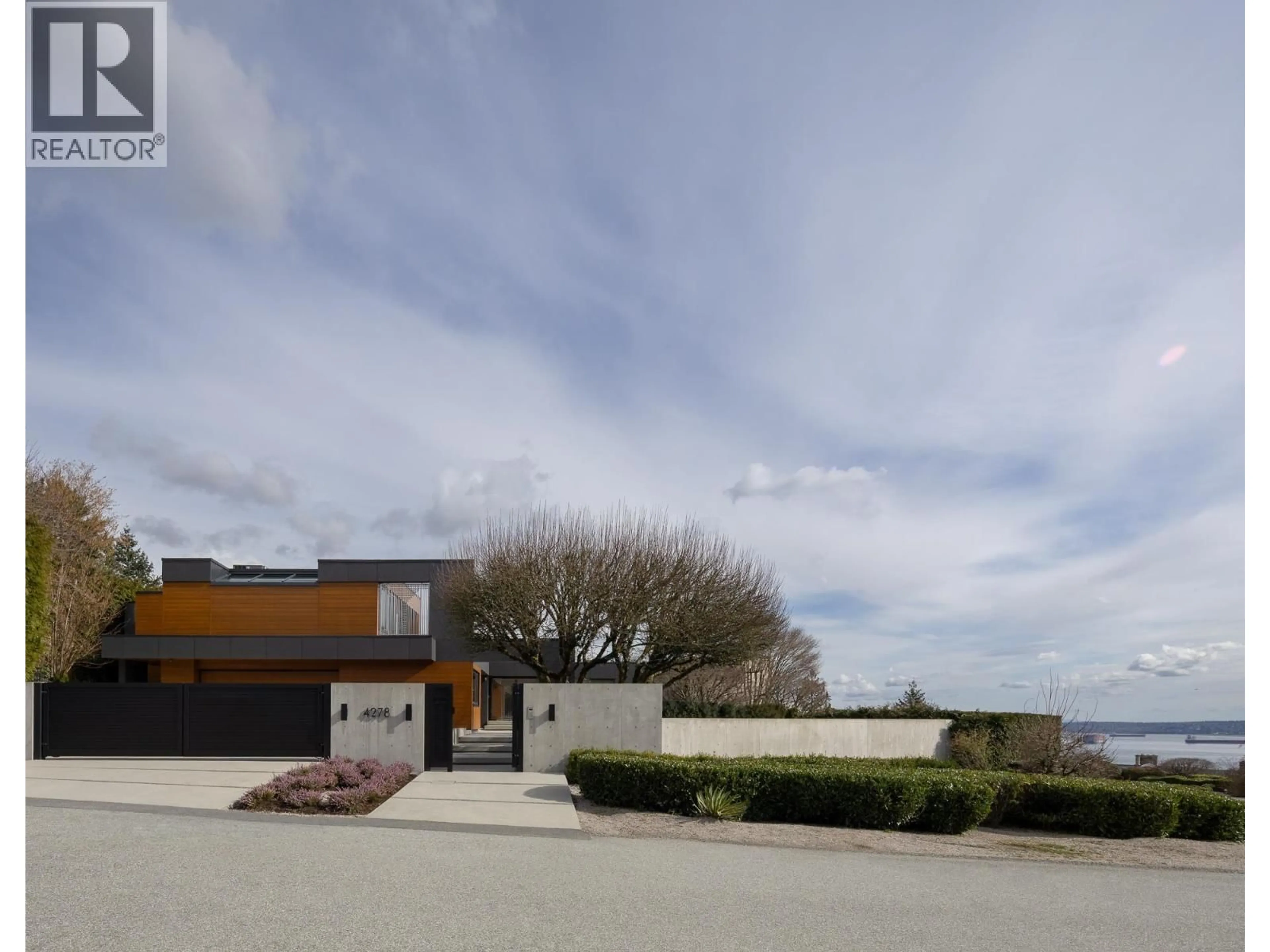 A pic from outside/outdoor area/front of a property/back of a property/a pic from drone, street for 4278 ROCKRIDGE PLACE, West Vancouver British Columbia V7W2Y4