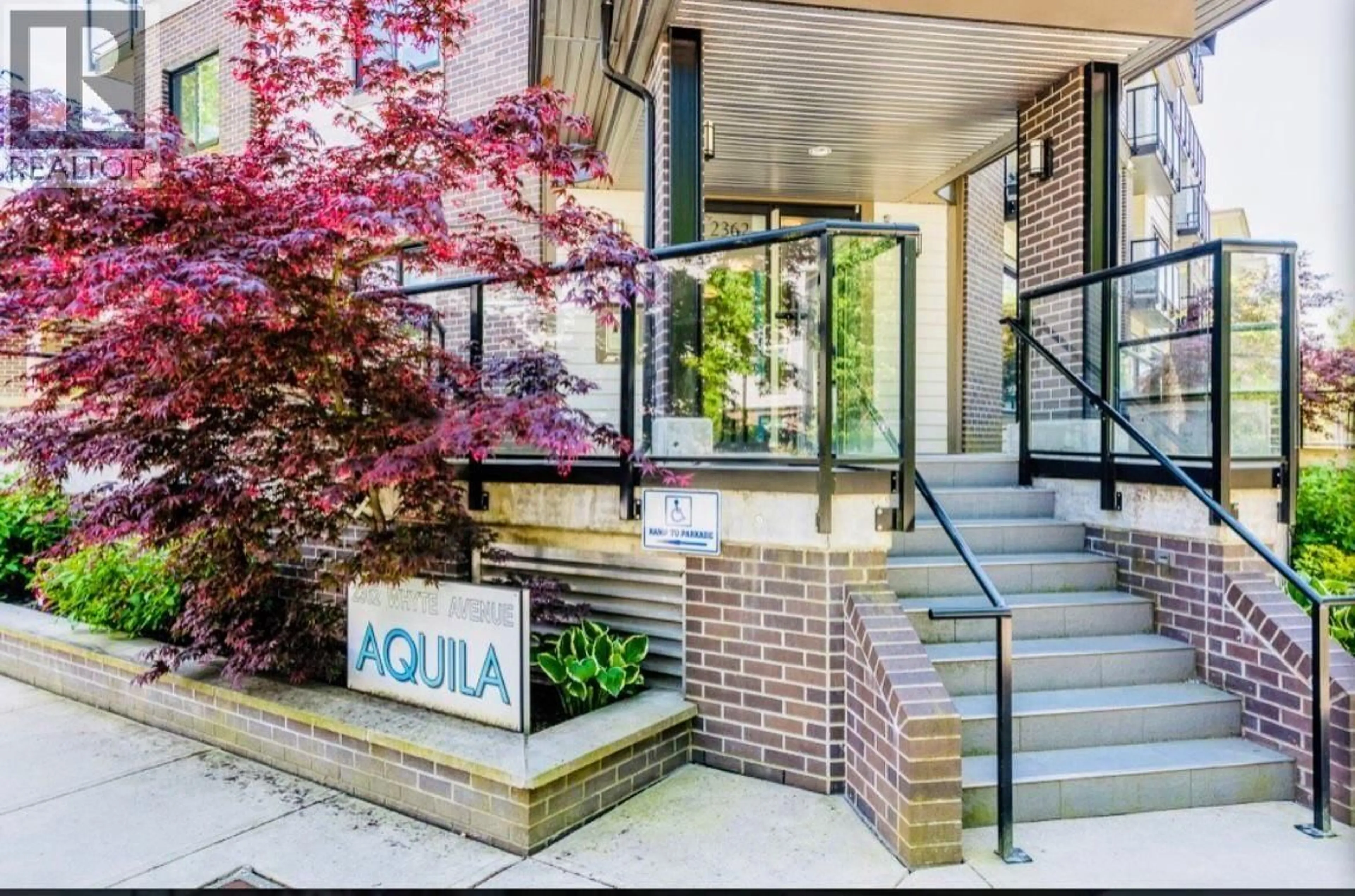 Indoor foyer for 402 - 2362 WHYTE AVENUE, Port Coquitlam British Columbia V3C2A4