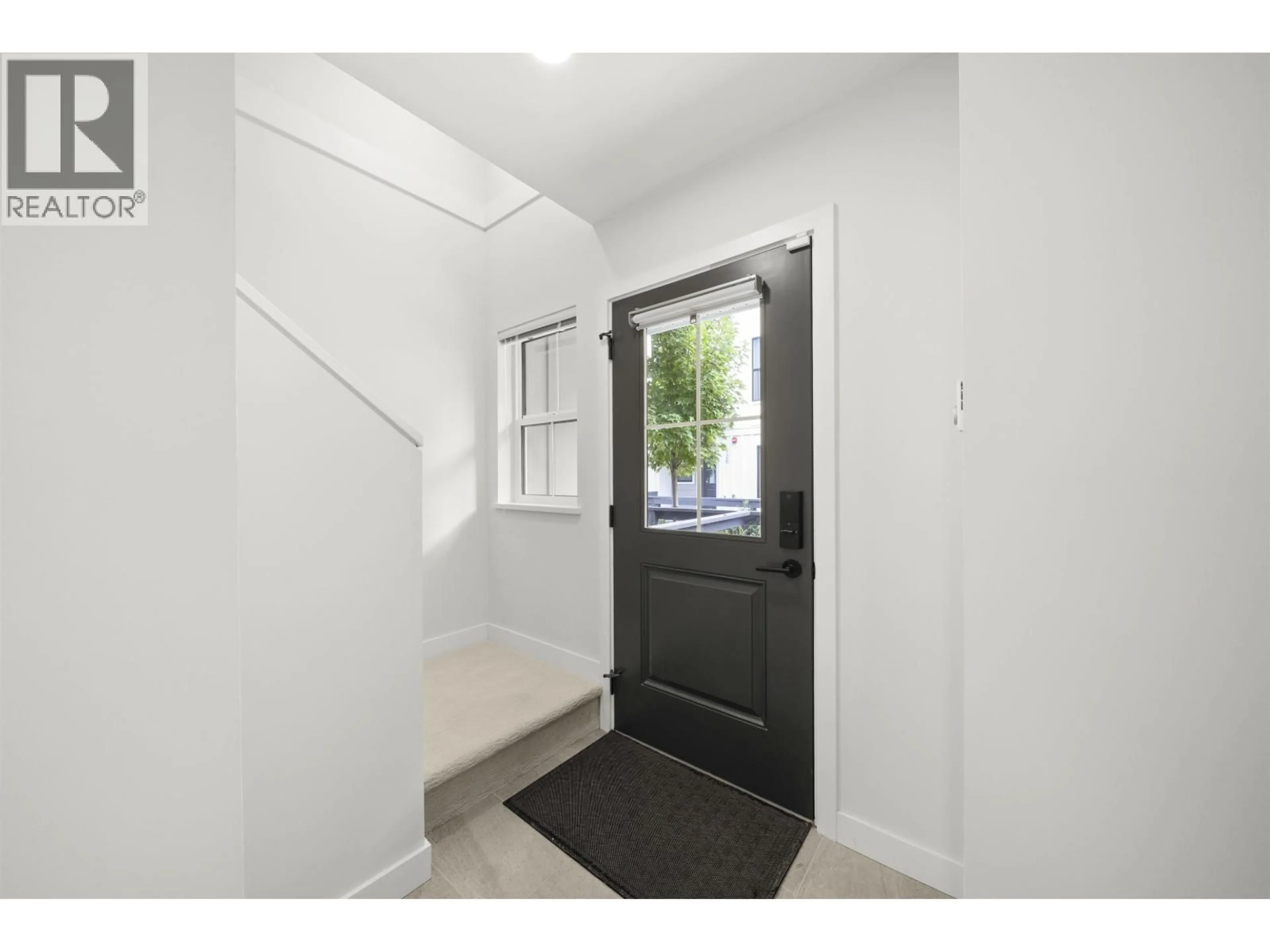 Indoor entryway for 132 - 488 FURNESS STREET, New Westminster British Columbia V3M0M1