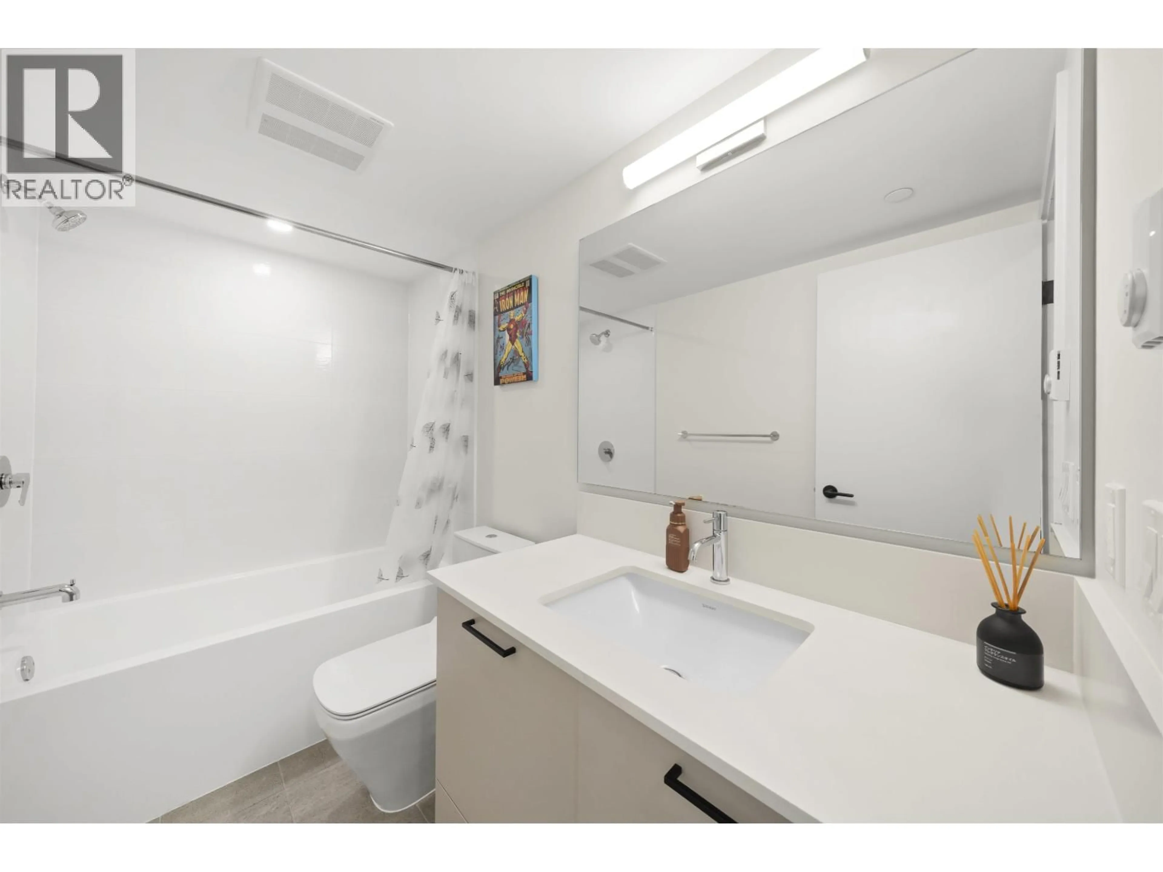 Standard bathroom, unknown for 132 - 488 FURNESS STREET, New Westminster British Columbia V3M0M1