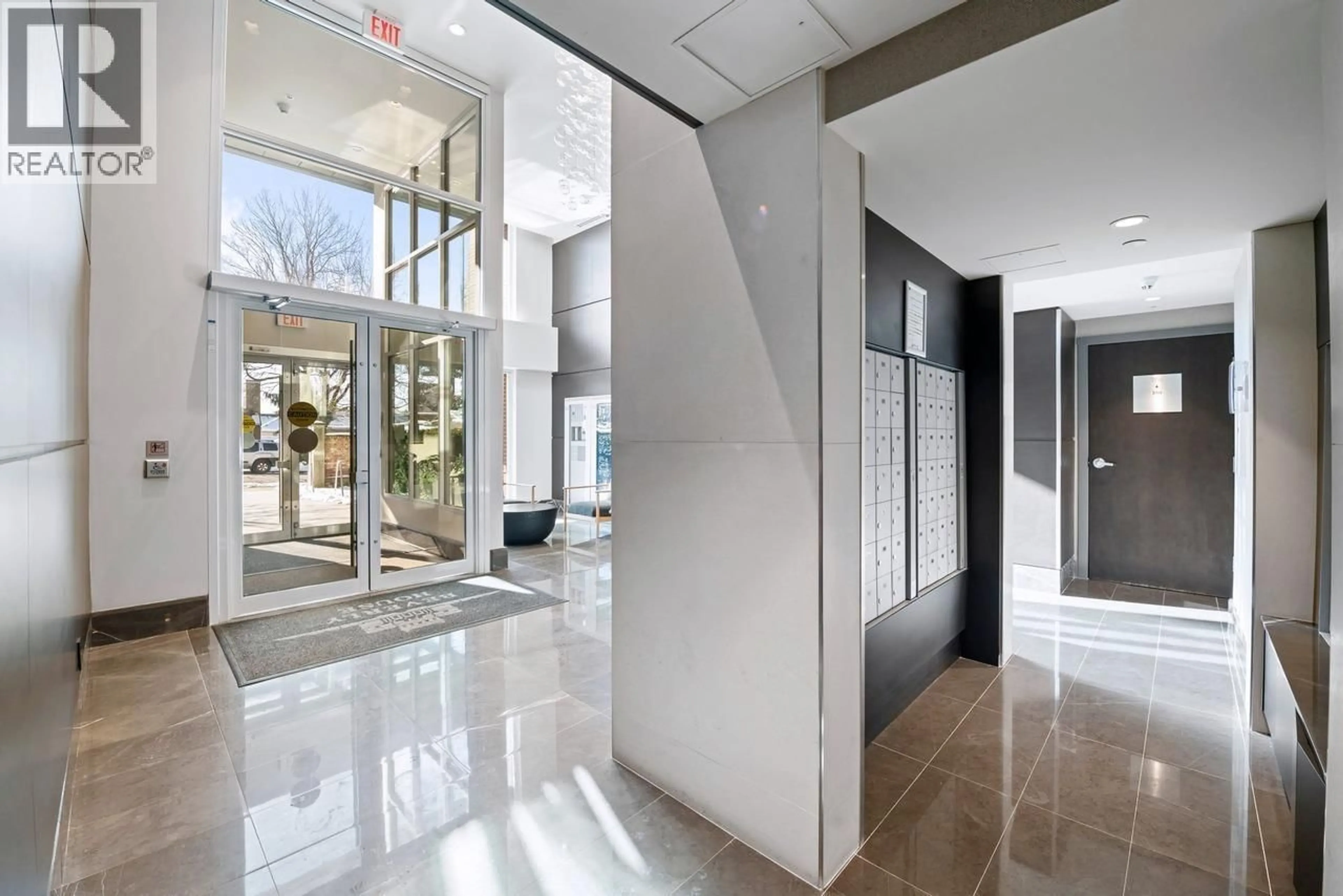 Indoor foyer for 602 - 1561 57TH AVENUE, Vancouver British Columbia V6P0H5