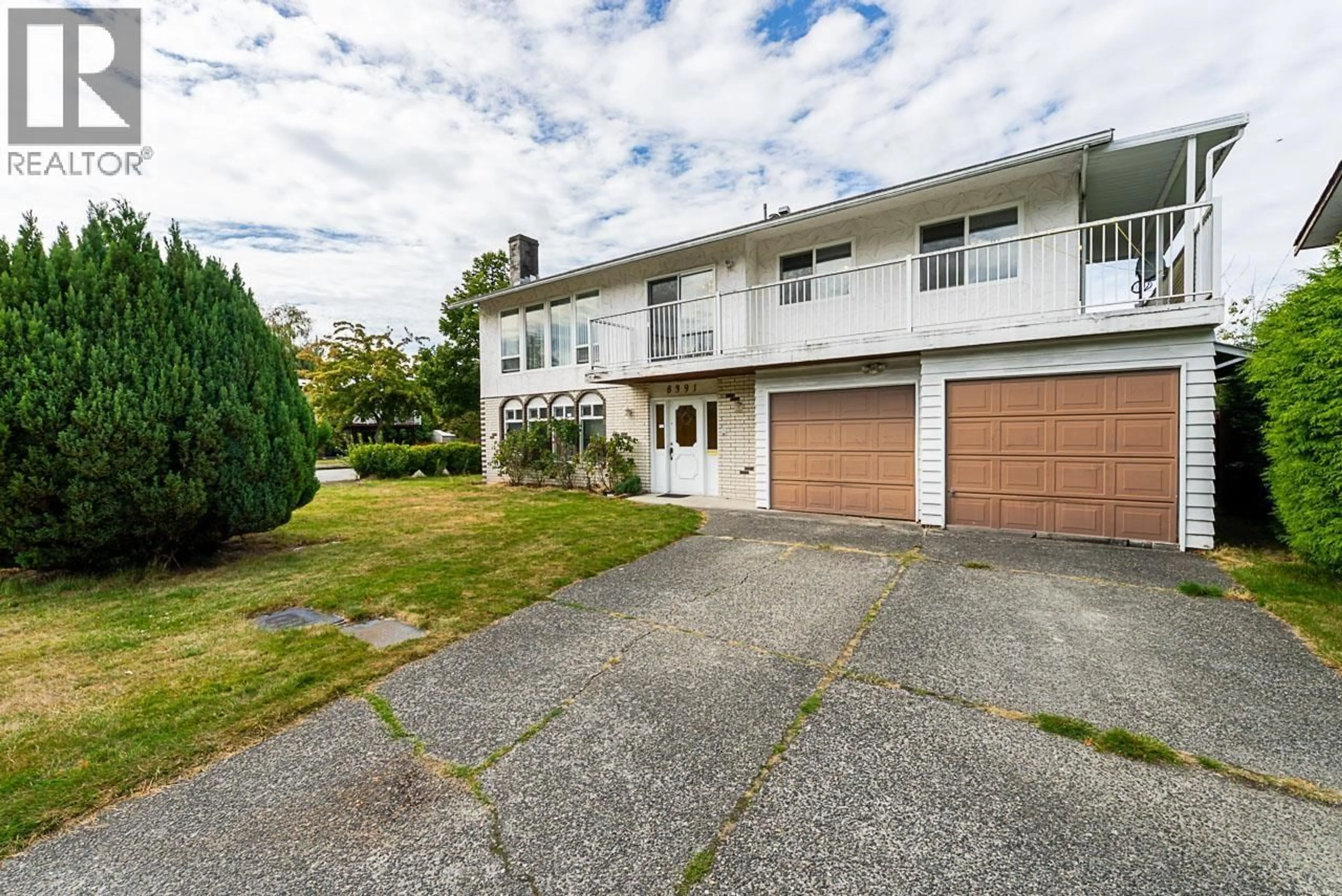 A pic from outside/outdoor area/front of a property/back of a property/a pic from drone, street for 8391 RIDEAU DRIVE, Richmond British Columbia V7A4M6