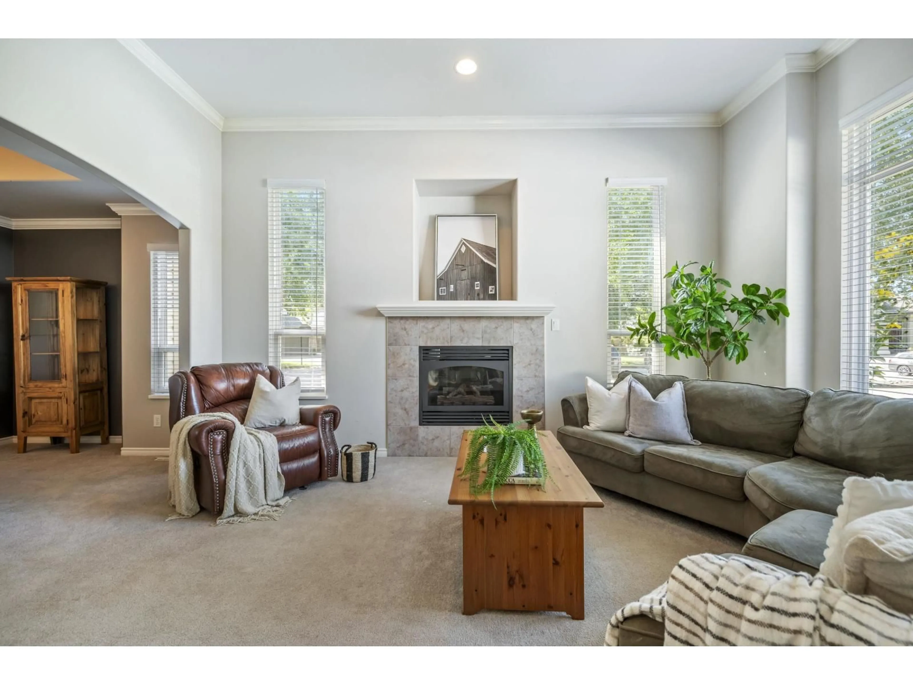 Living room with furniture, unknown for 16868 61A, Surrey British Columbia V3S8X7