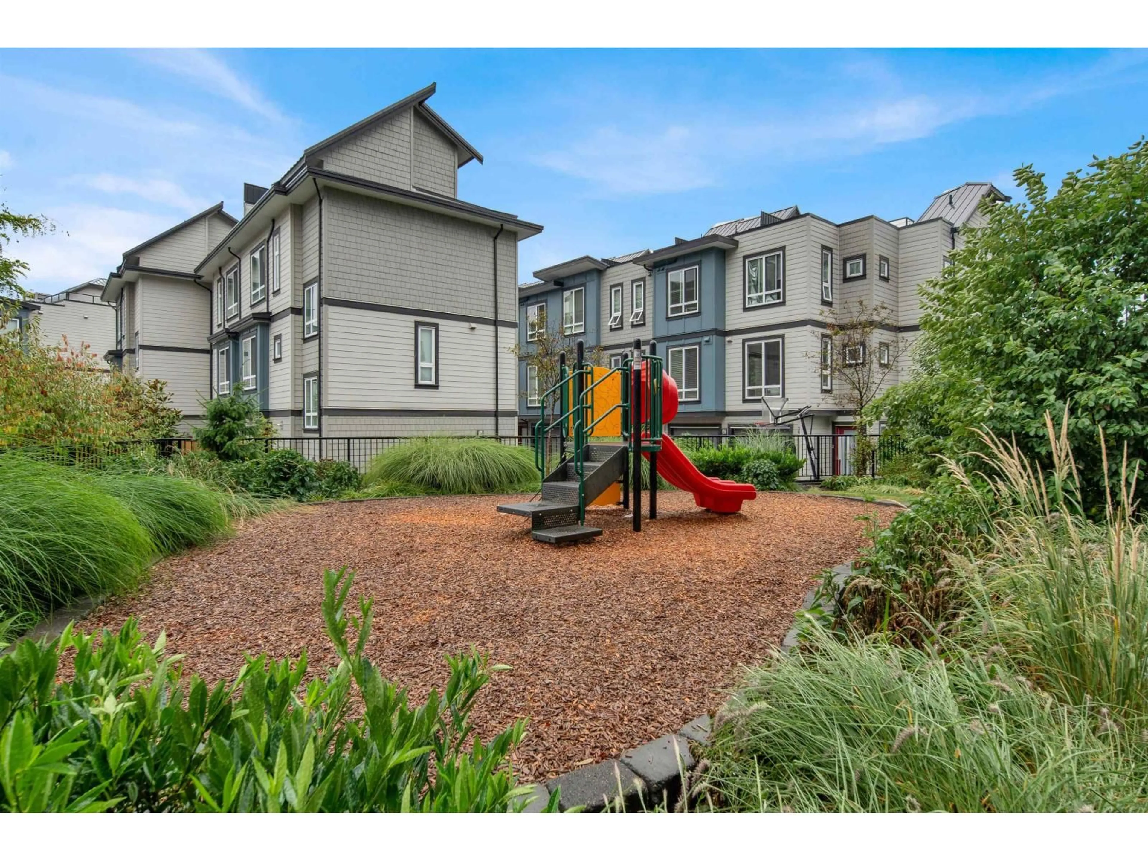 Patio, mountain view for 208 - 5486 199A, Langley British Columbia V3A0N6