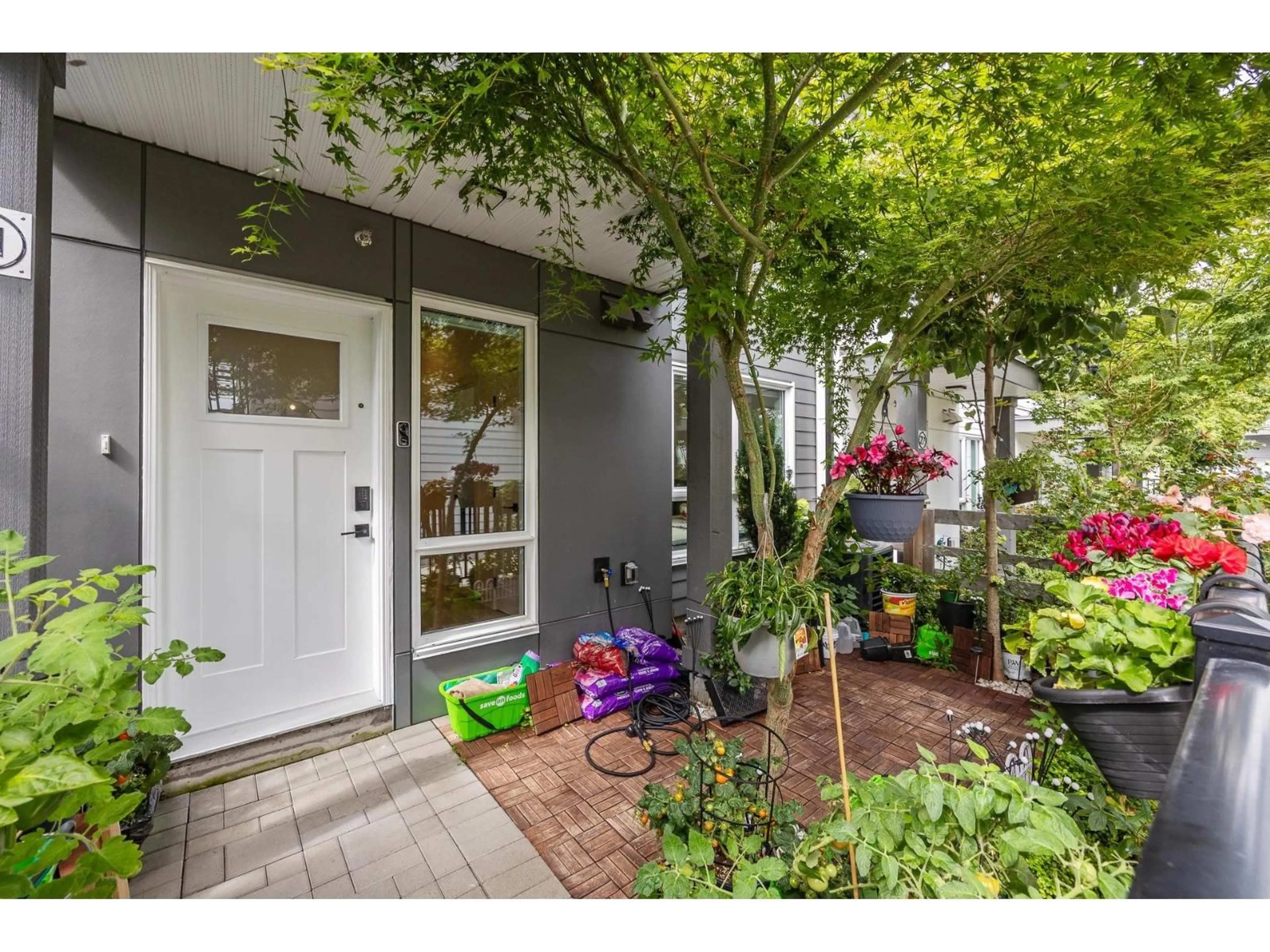 Indoor entryway for 21 - 15030 28, Surrey British Columbia V4P0H3