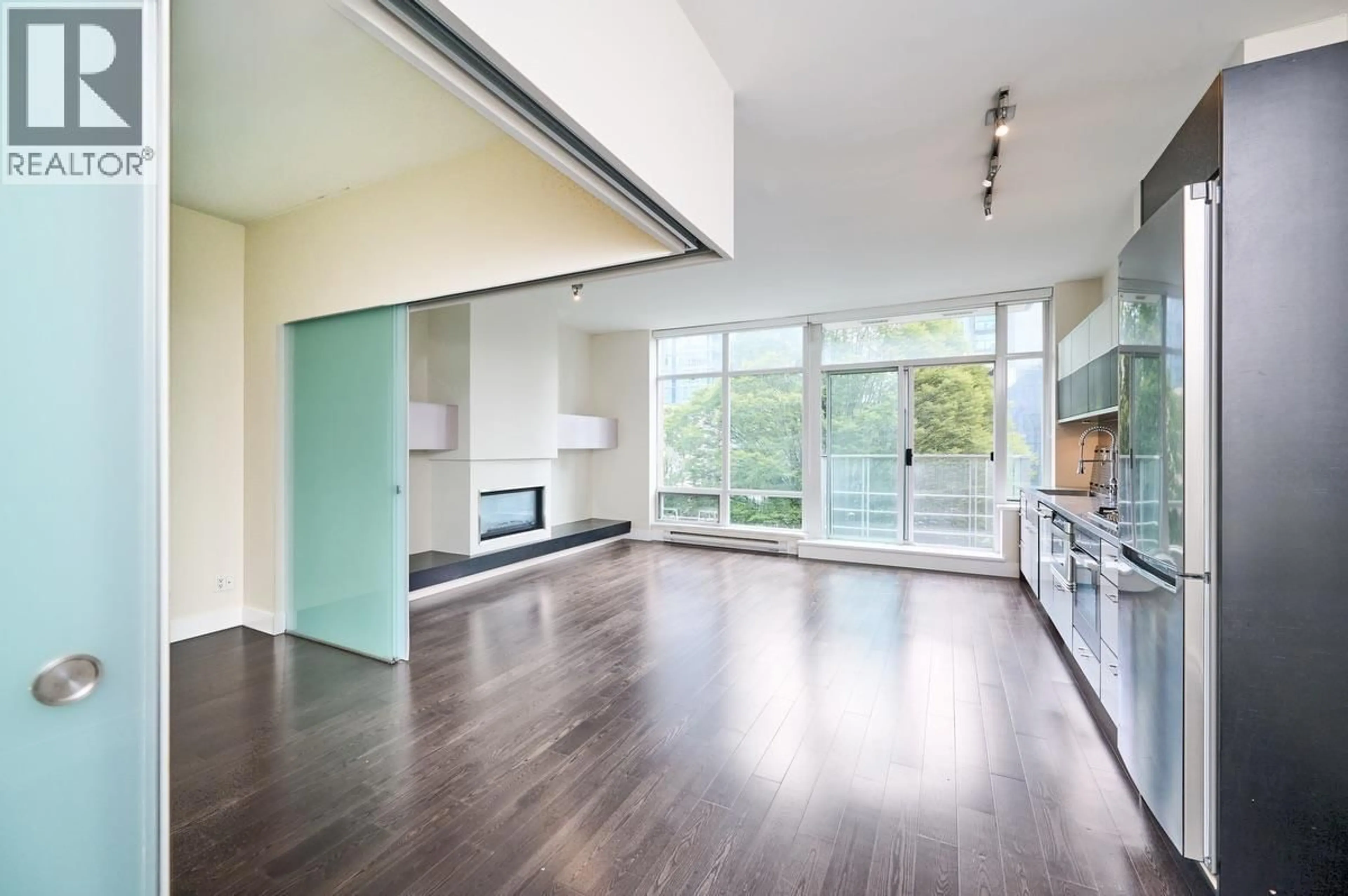 Open concept kitchen, wood/laminate floor for 301 - 535 SMITHE STREET, Vancouver British Columbia V6B0H2