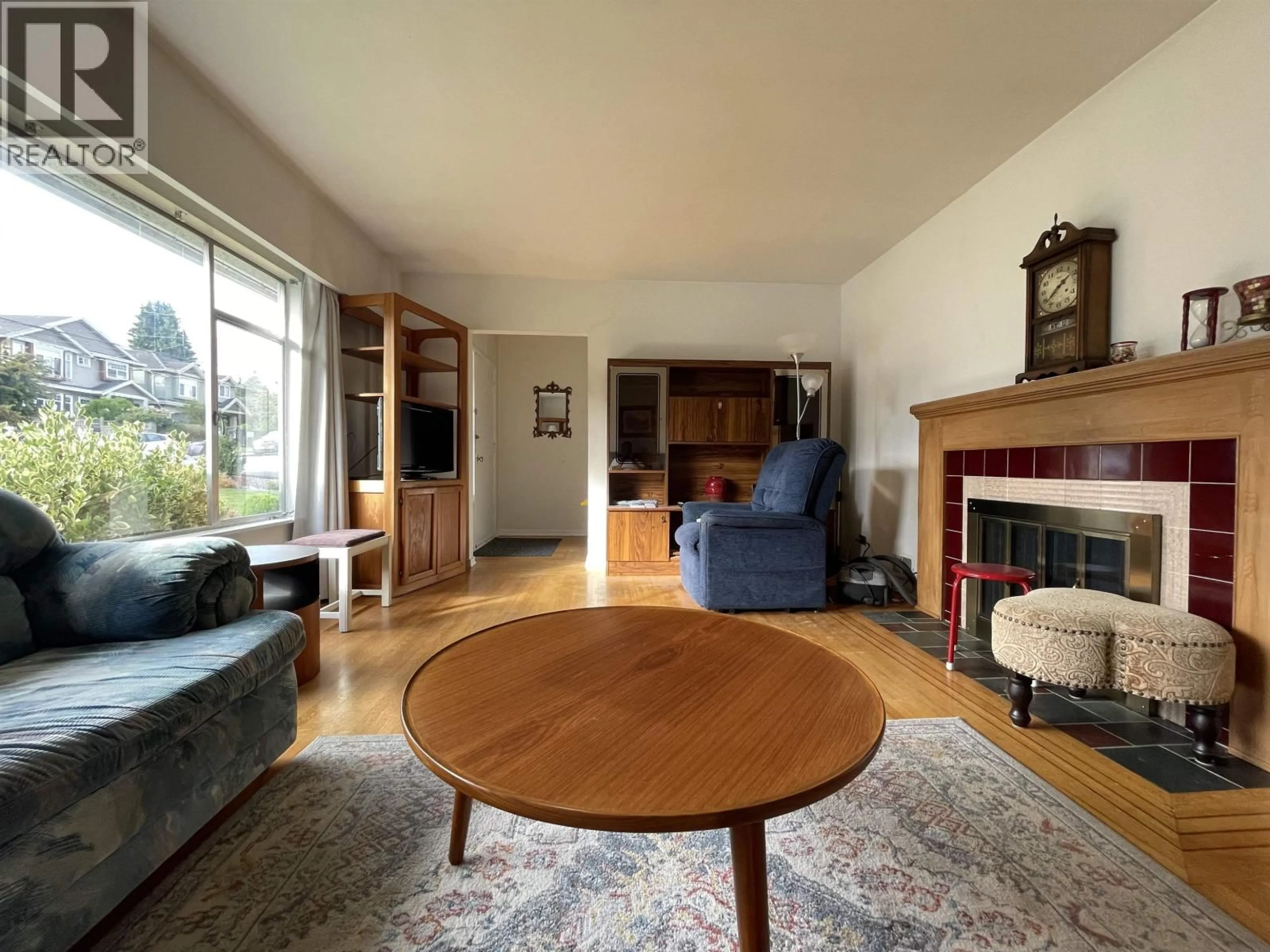 Living room with furniture, unknown for 7985 ROSEWOOD STREET, Burnaby British Columbia V5E2H4