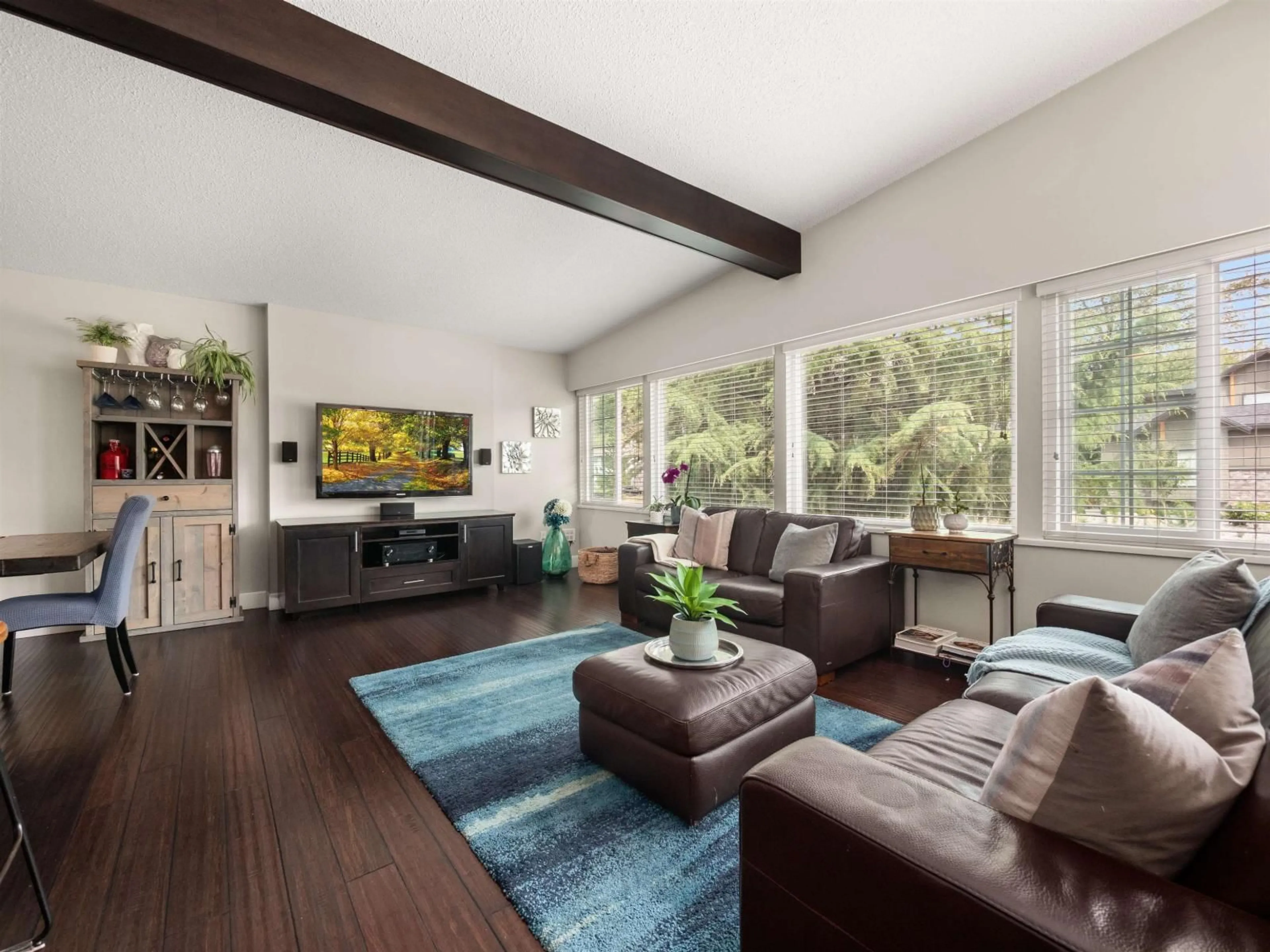 Living room with furniture, wood/laminate floor for 7863 110A, Delta British Columbia V4C4K5