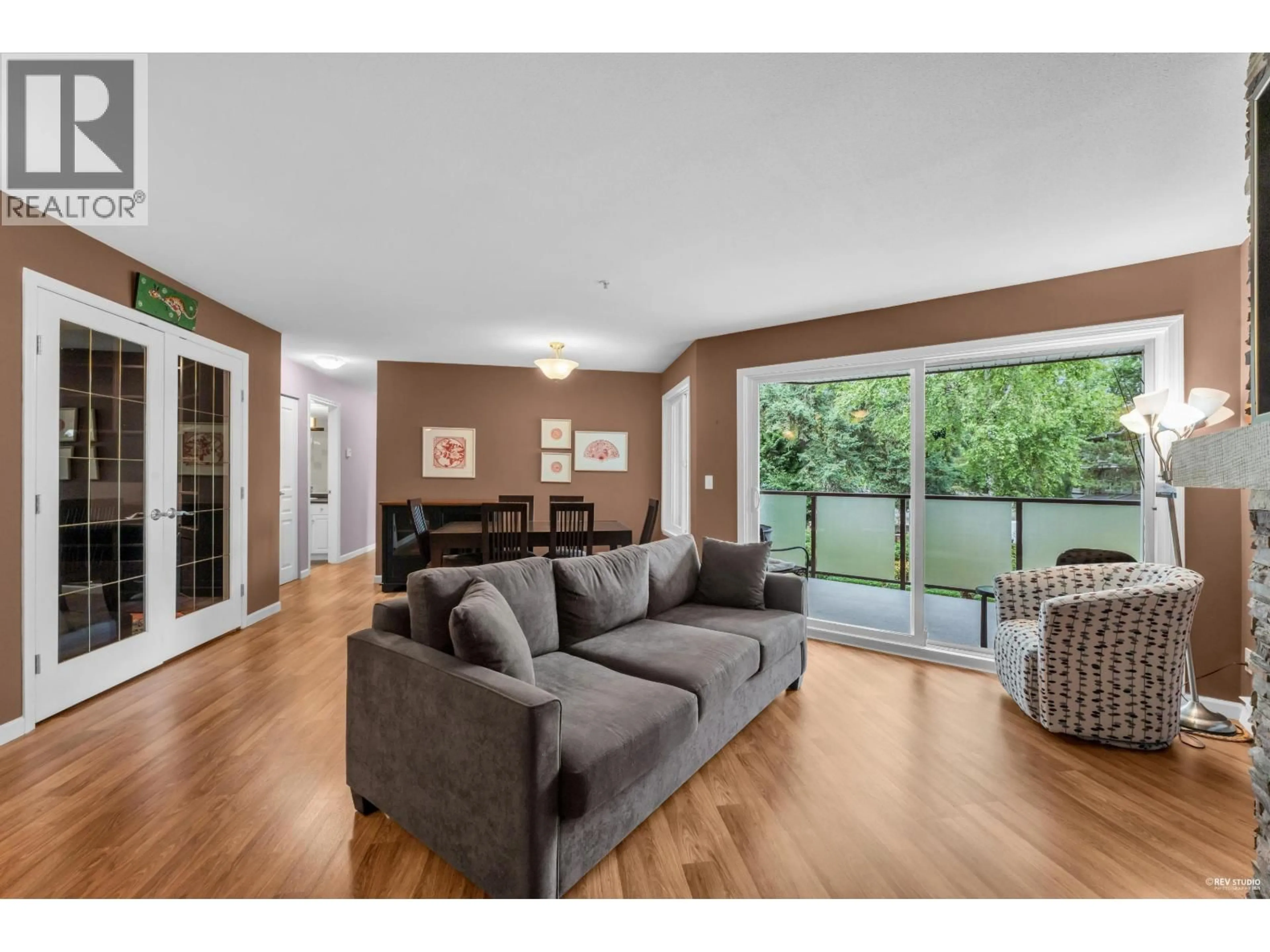 Living room with furniture, wood/laminate floor for 310 - 7139 18TH AVENUE, Burnaby British Columbia V3N4Z3