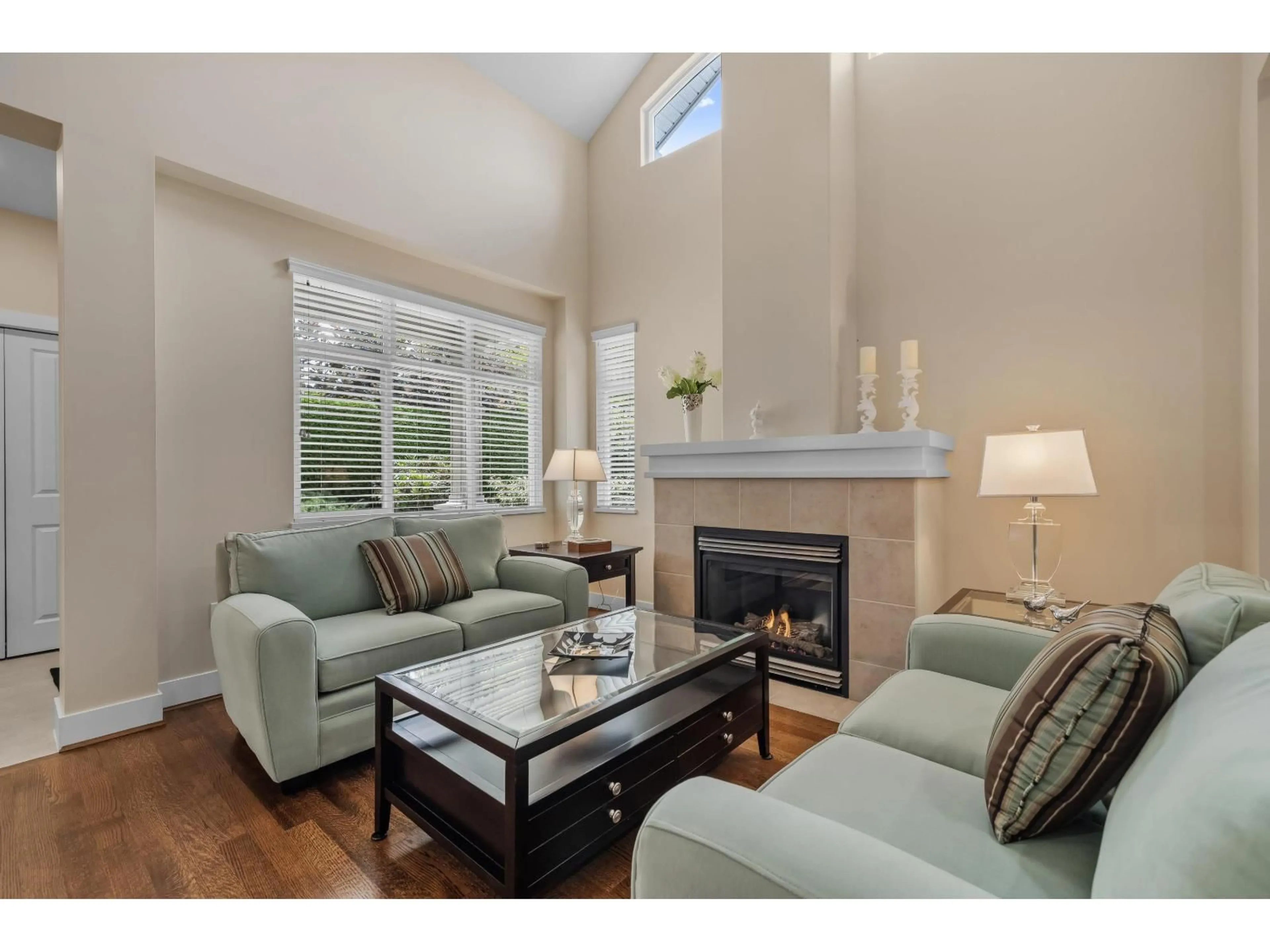 Living room with furniture, wood/laminate floor for 26 - 18088 8, Surrey British Columbia V3Z9T6