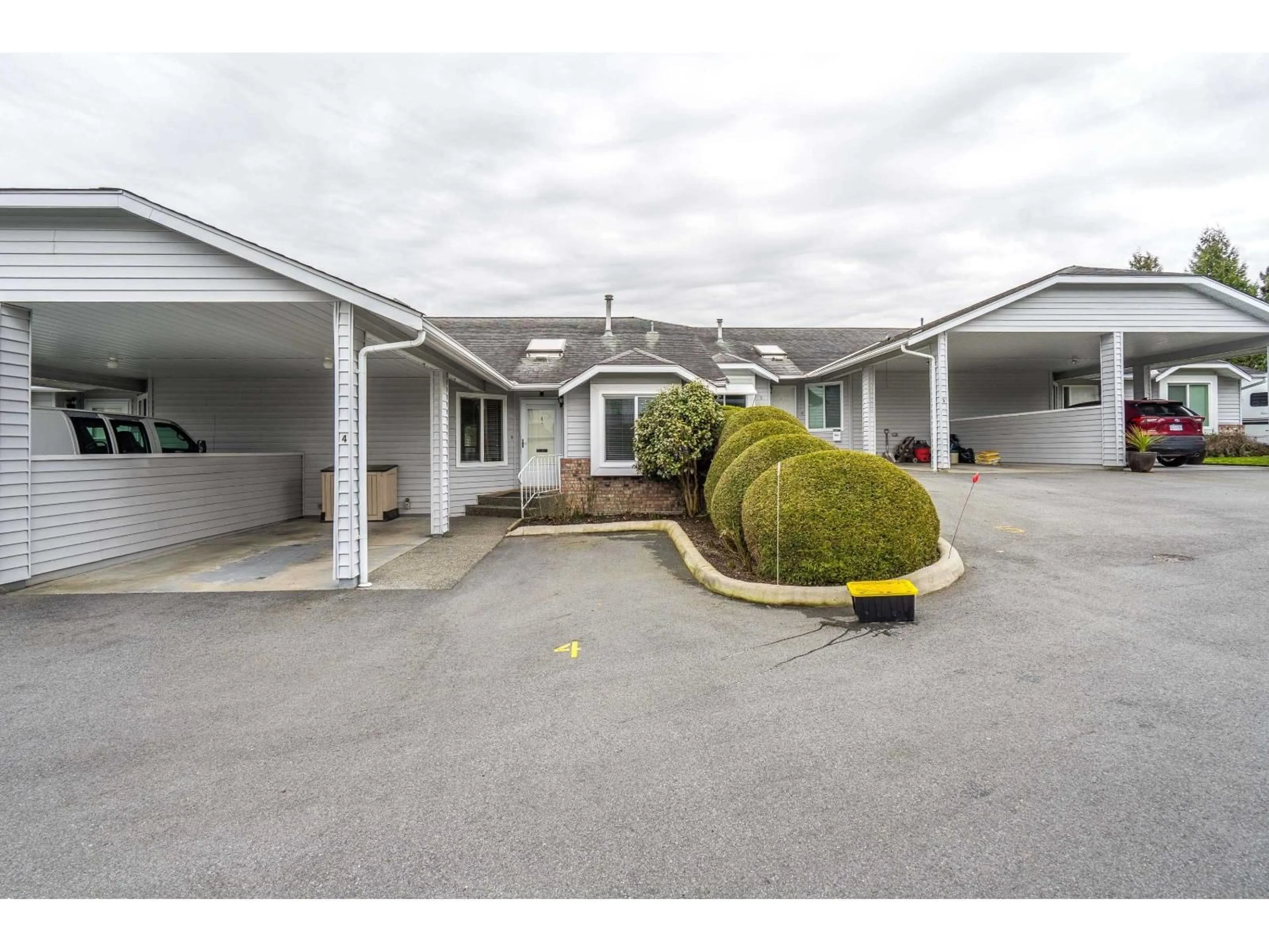 Indoor garage for 4 - 2989 TRAFALGAR, Abbotsford British Columbia V2S7X9