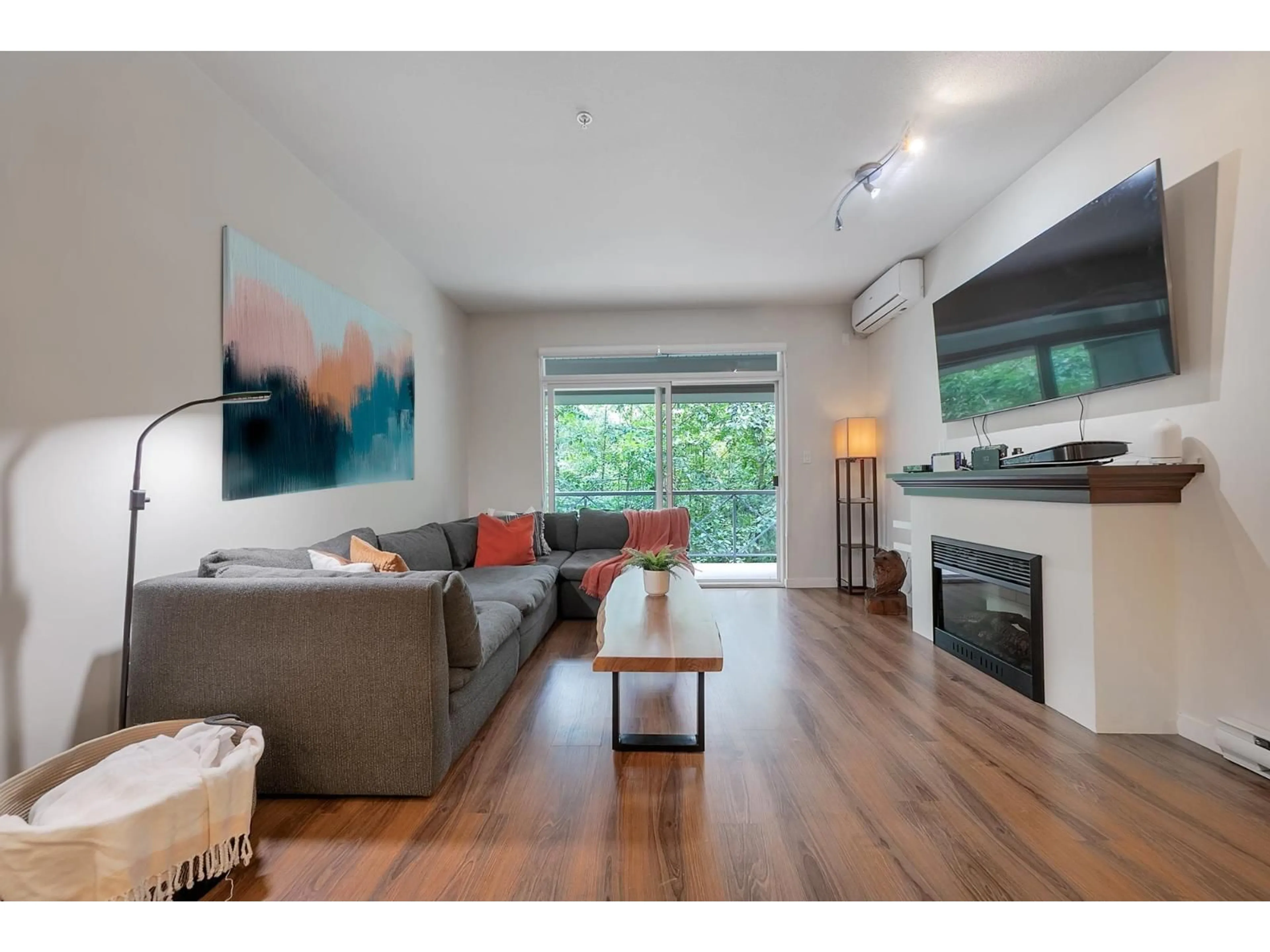 Living room with furniture, wood/laminate floor for 311 - 33318 BOURQUIN EAST, Abbotsford British Columbia V2S0A6