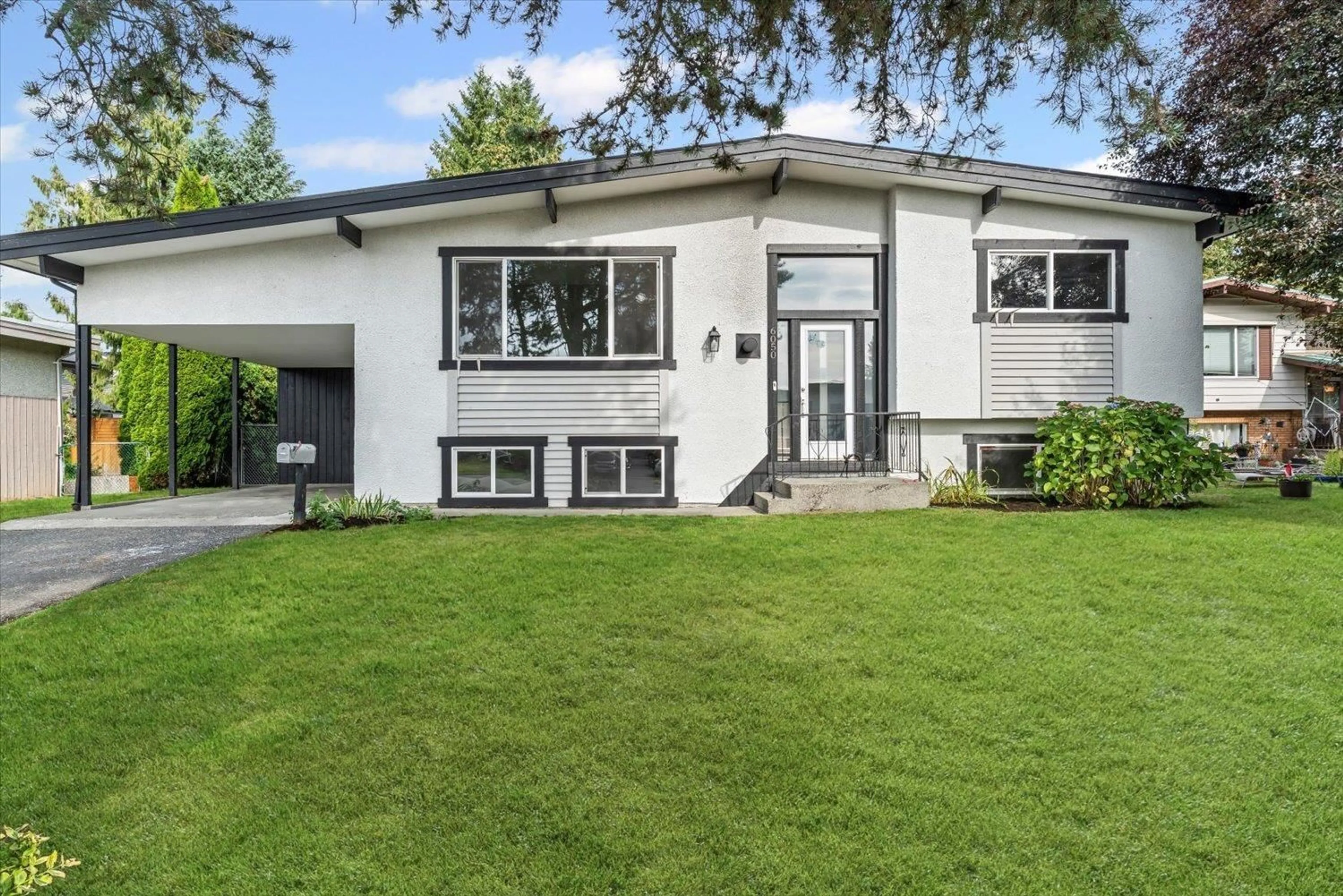 Home with vinyl exterior material, street for 6050 GLENMORE DRIVE, Chilliwack British Columbia V2R2H5