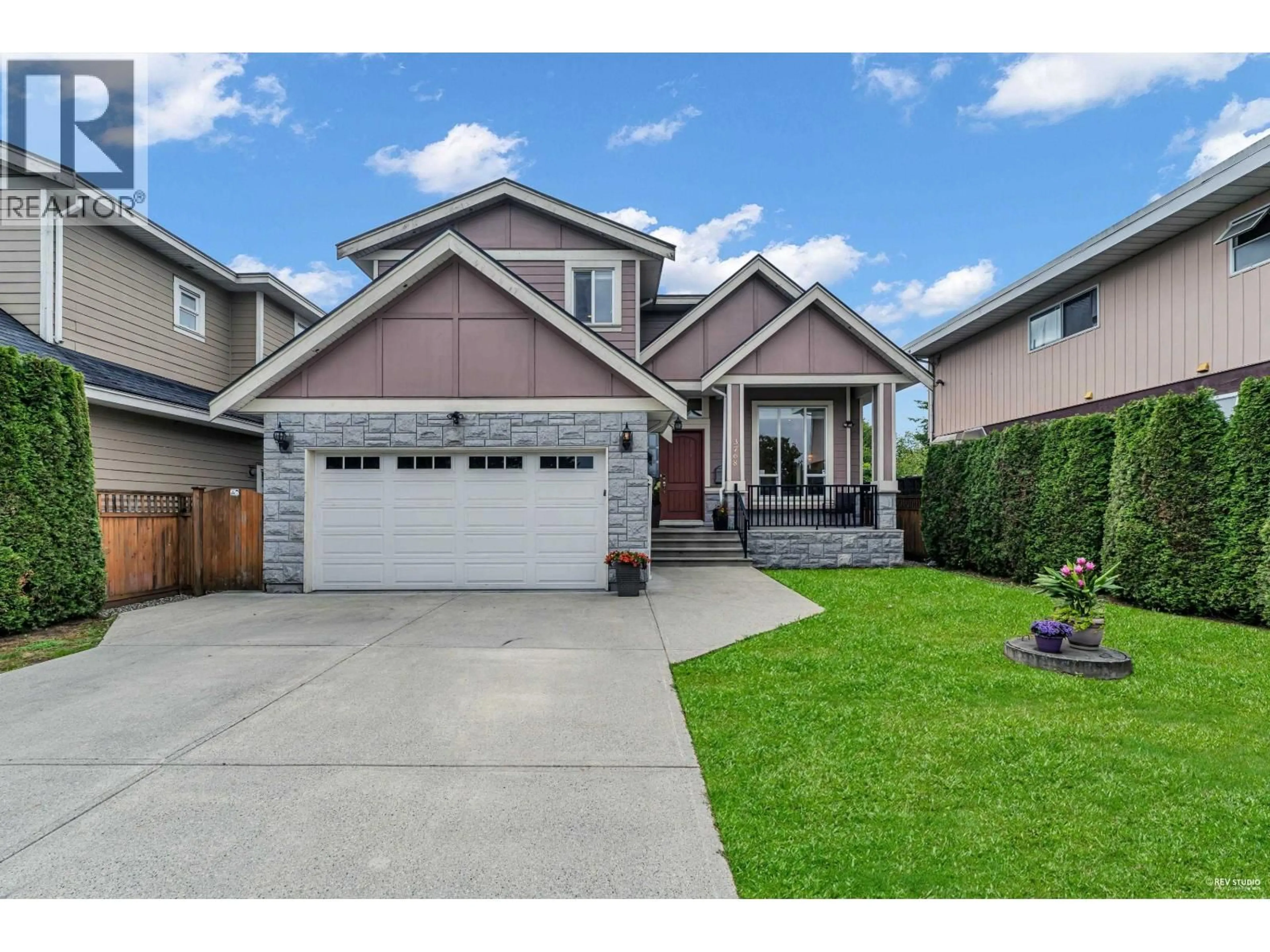 Home with vinyl exterior material, street for 3768 JAMBOR COURT, Burnaby British Columbia V5G0A8