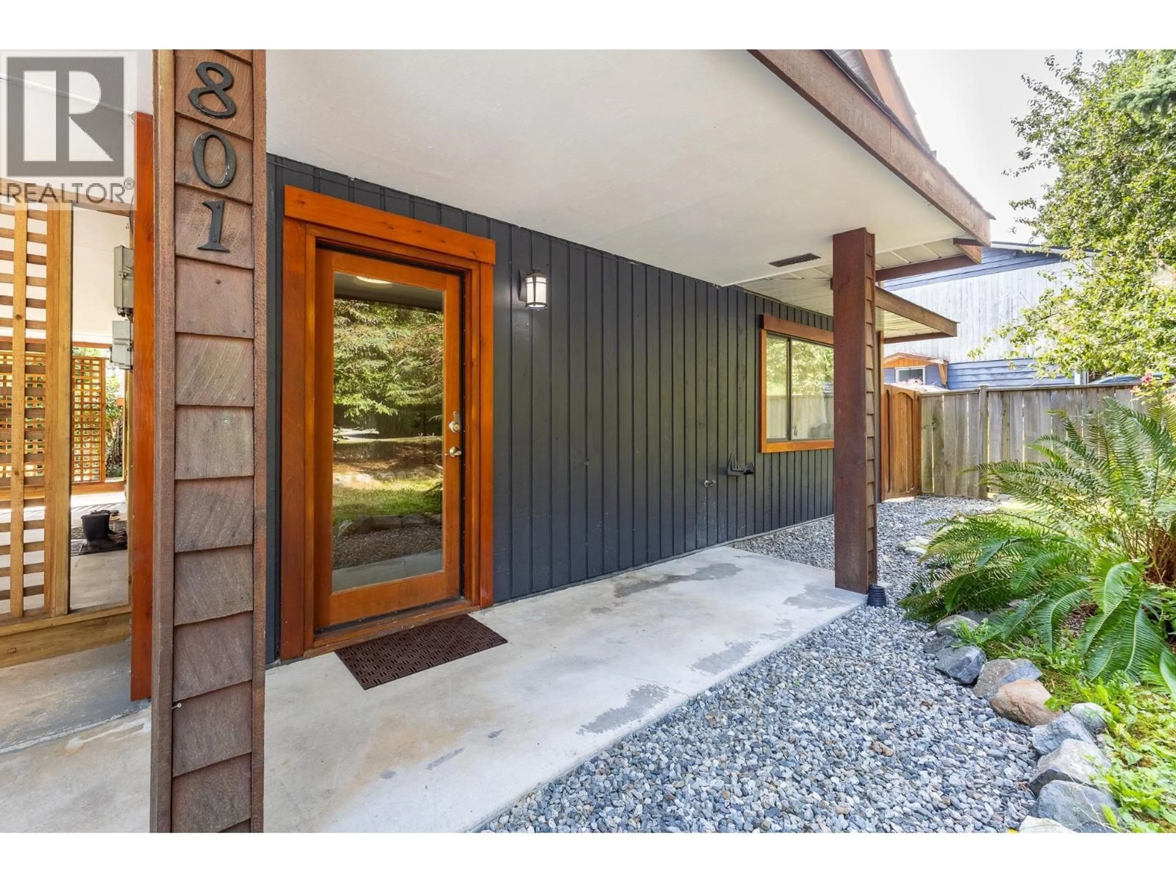 Indoor entryway for 801 REED ROAD, Gibsons British Columbia V0N1V7