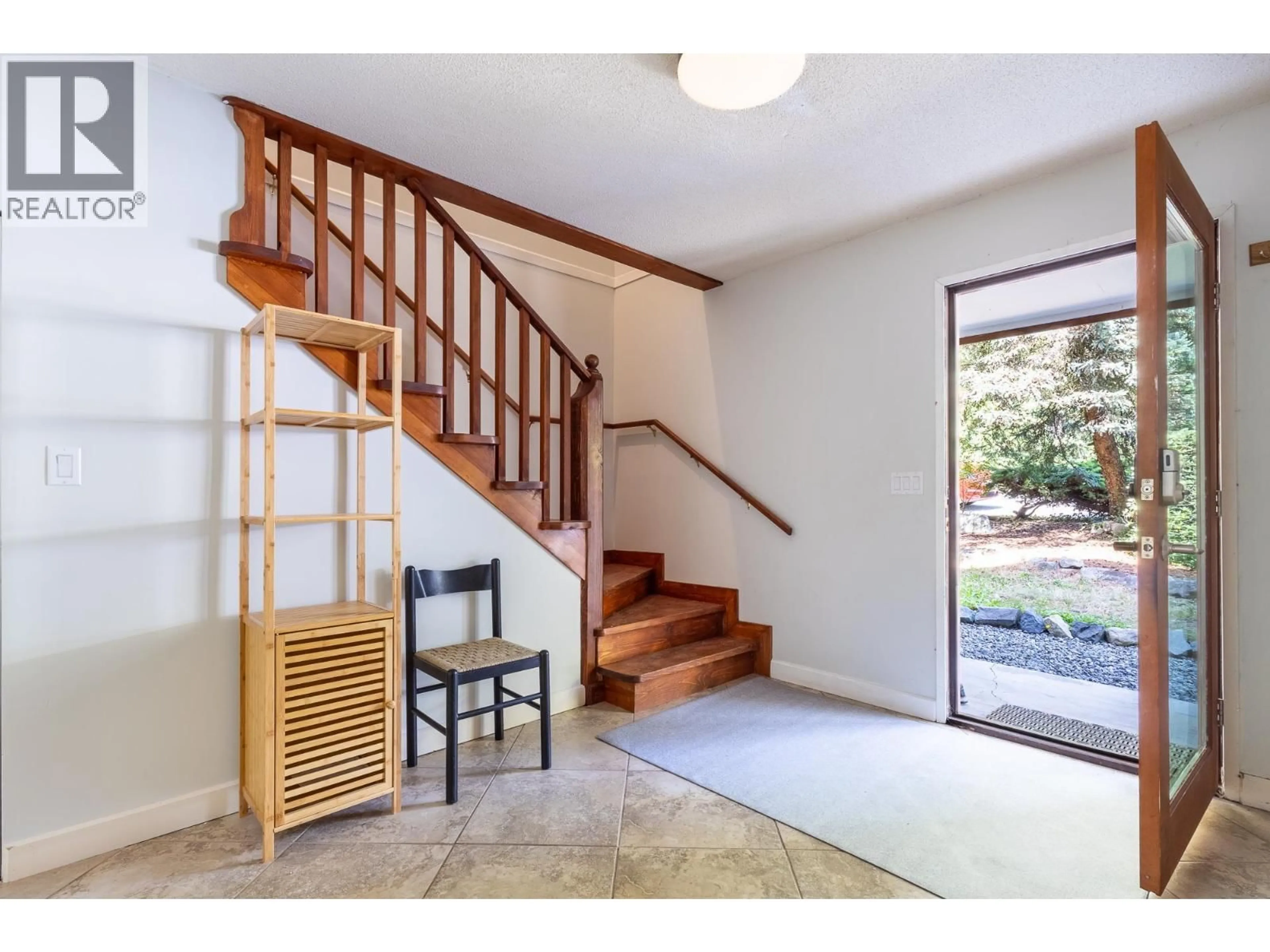 Indoor entryway for 801 REED ROAD, Gibsons British Columbia V0N1V7