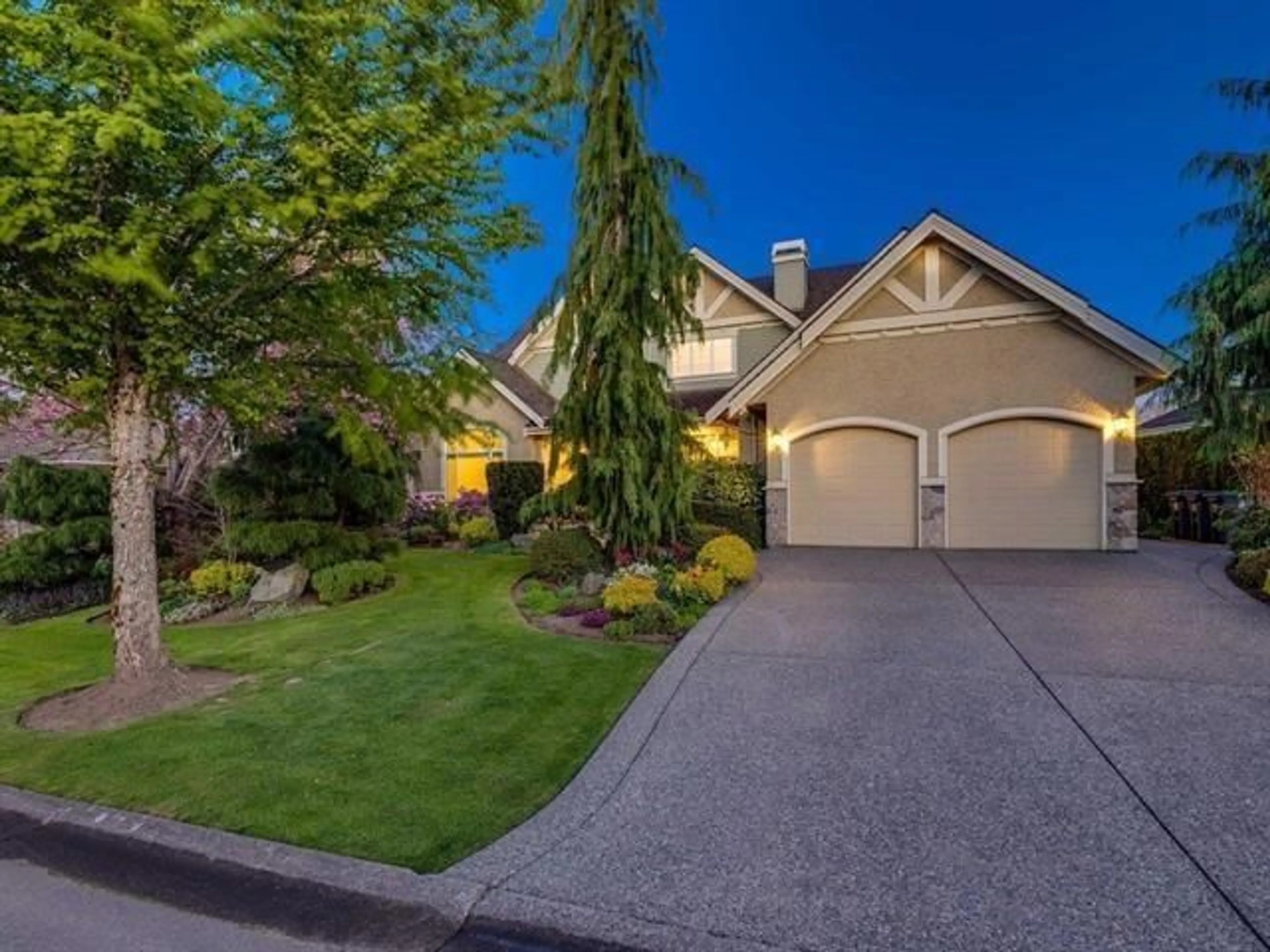 Home with vinyl exterior material, street for 15736 38A, Surrey British Columbia V3Z0K8