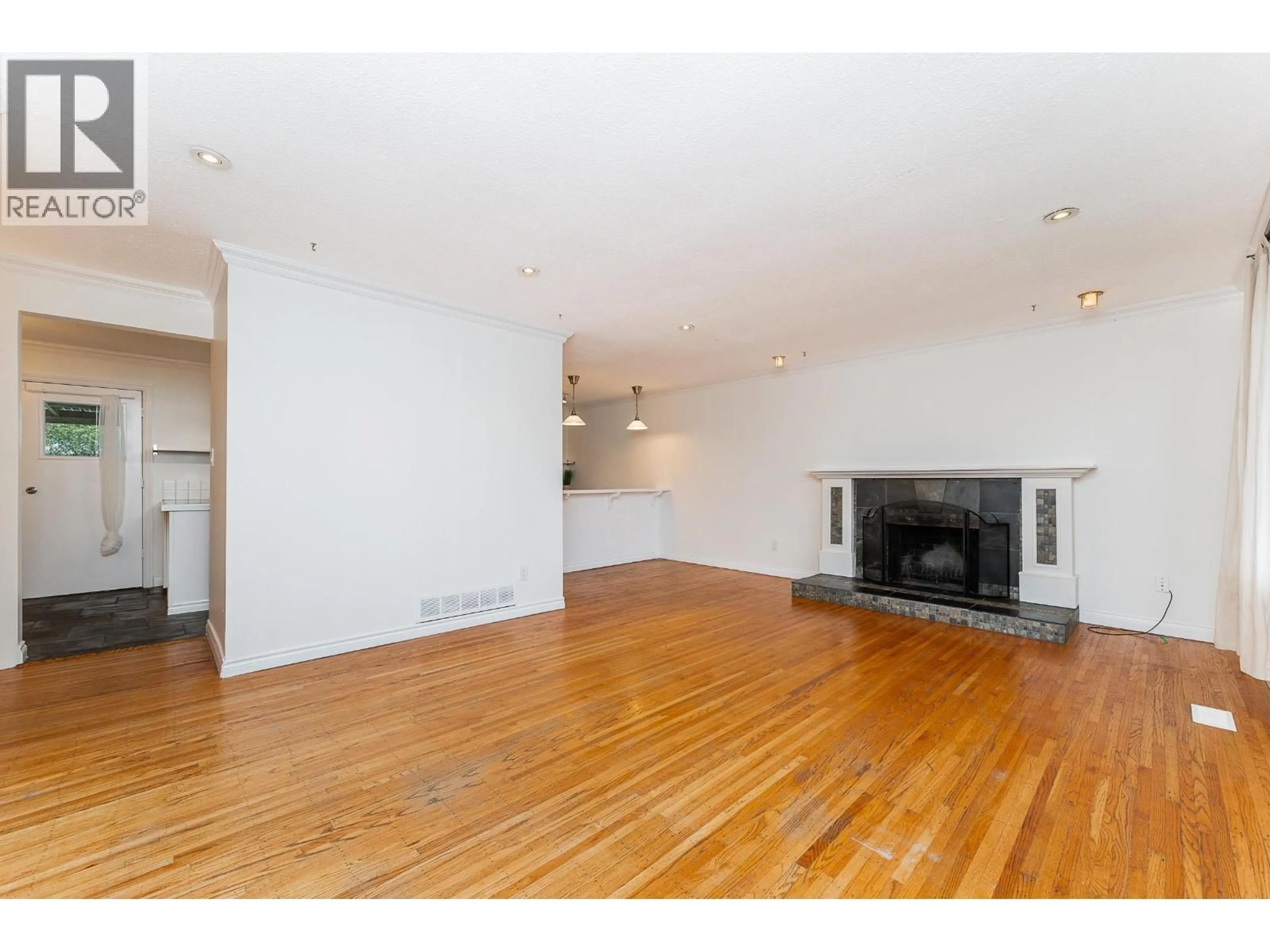 A pic of a room for 3971 HAMILTON STREET, Port Coquitlam British Columbia V3B3A8