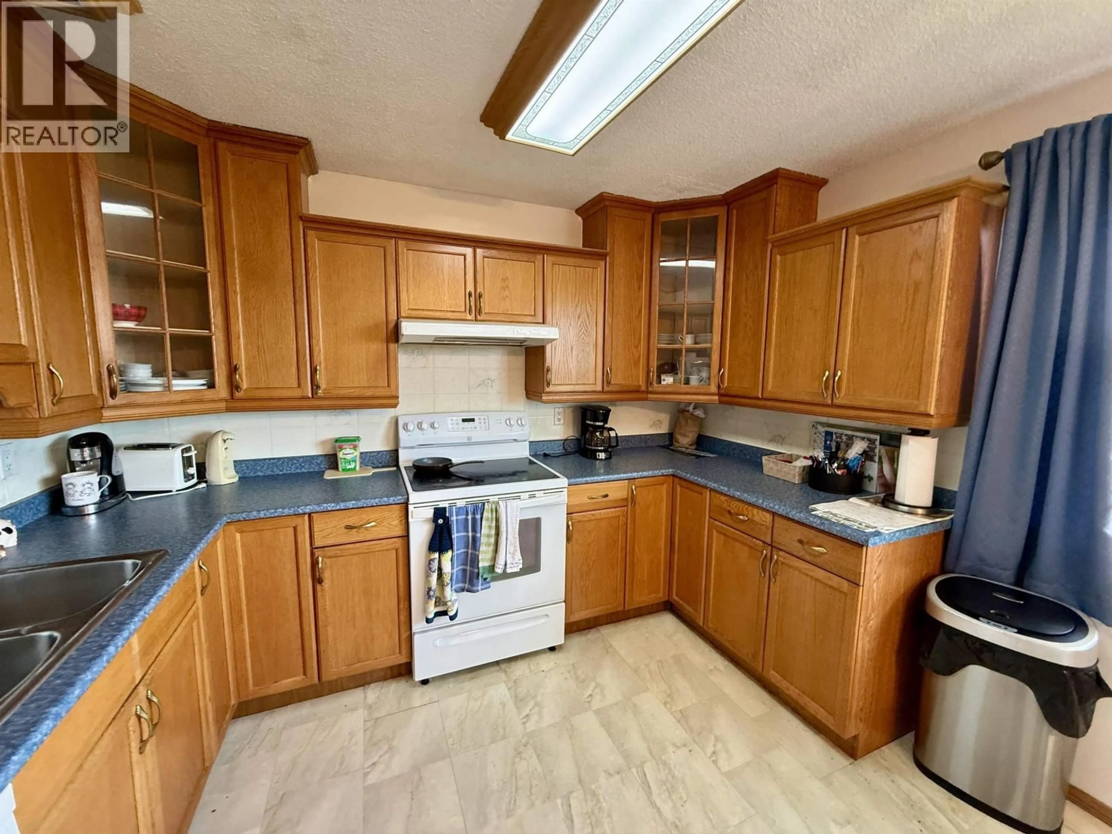 Standard kitchen, unknown for 490 LANSDOWNE ROAD, Prince George British Columbia V2N1Y4