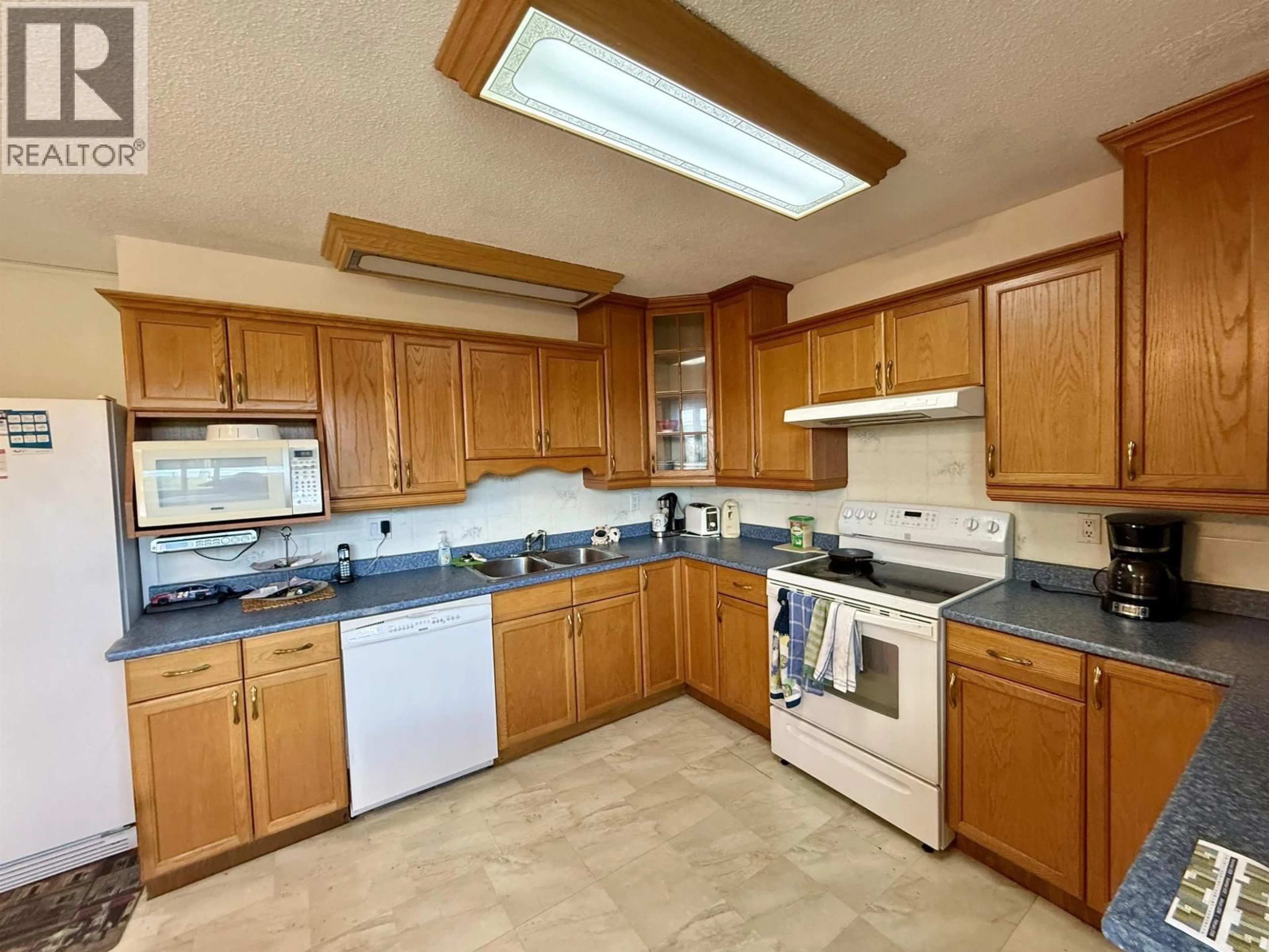 Standard kitchen, unknown for 490 LANSDOWNE ROAD, Prince George British Columbia V2N1Y4