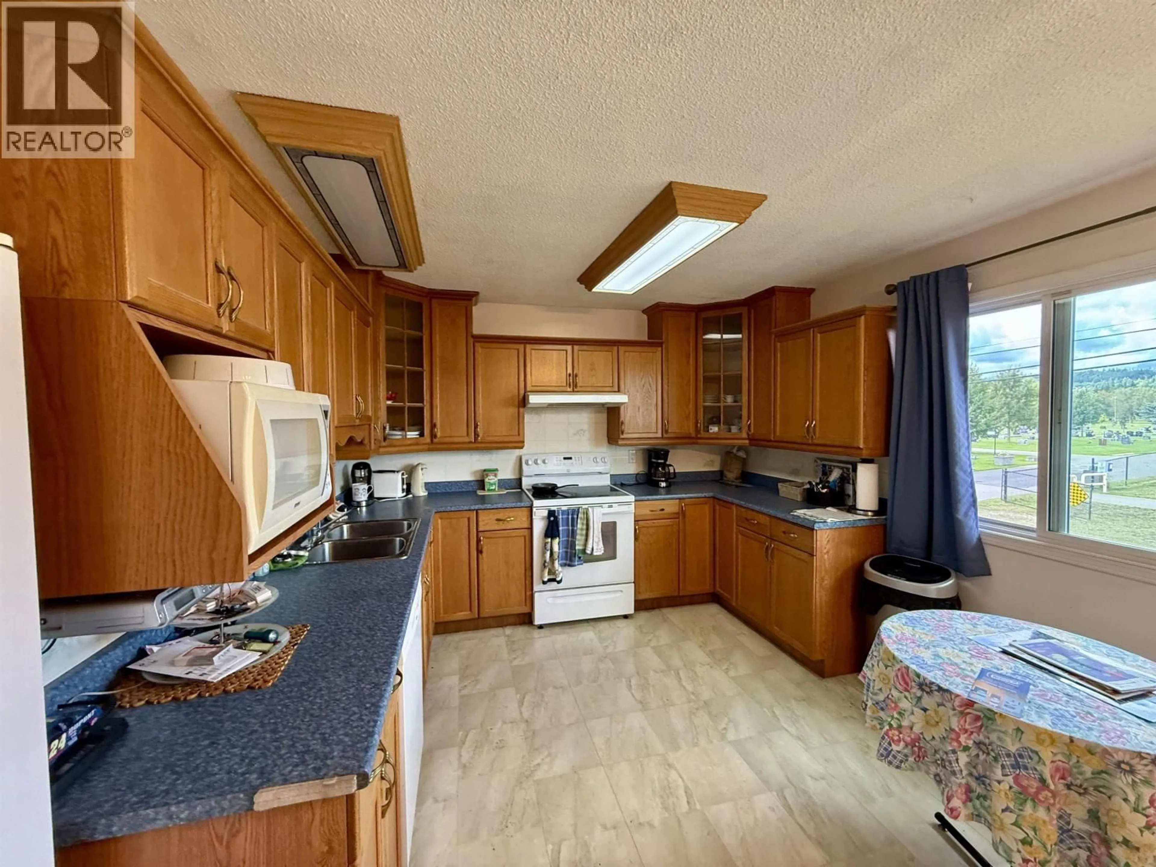 Standard kitchen, unknown for 490 LANSDOWNE ROAD, Prince George British Columbia V2N1Y4