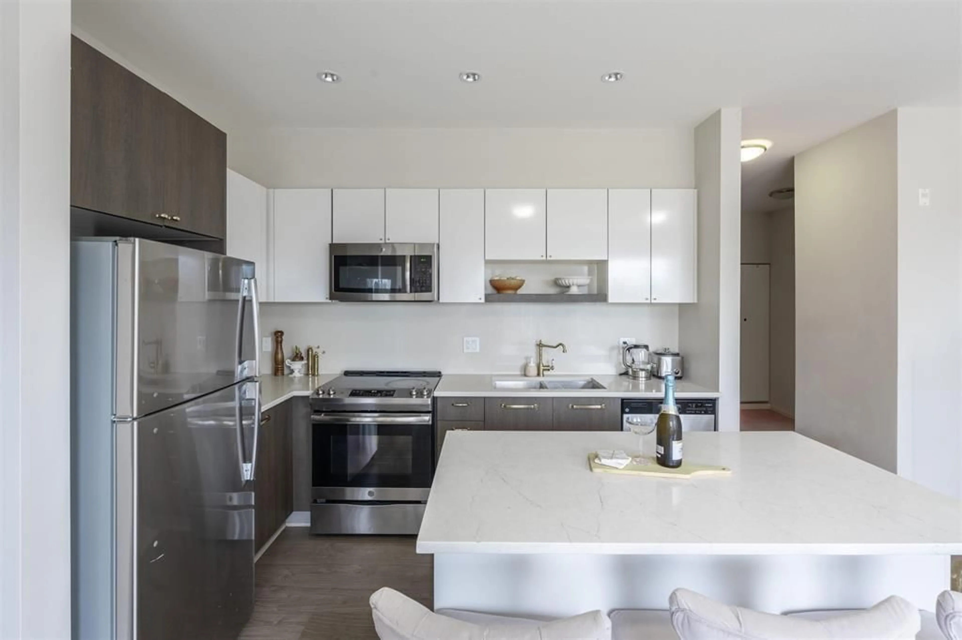 Open concept kitchen, unknown for 528 - 13768 108, Surrey British Columbia V3T0L9