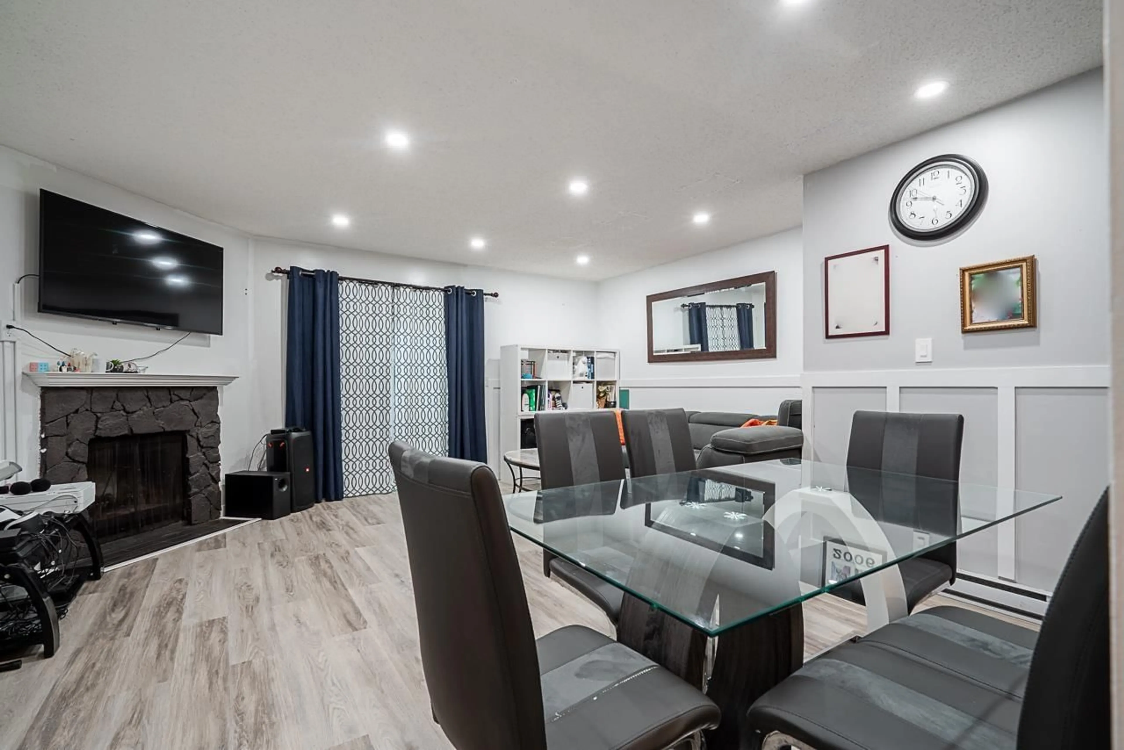 Dining room, wood/laminate floor for 208 - 13632 67, Surrey British Columbia V3W6X5