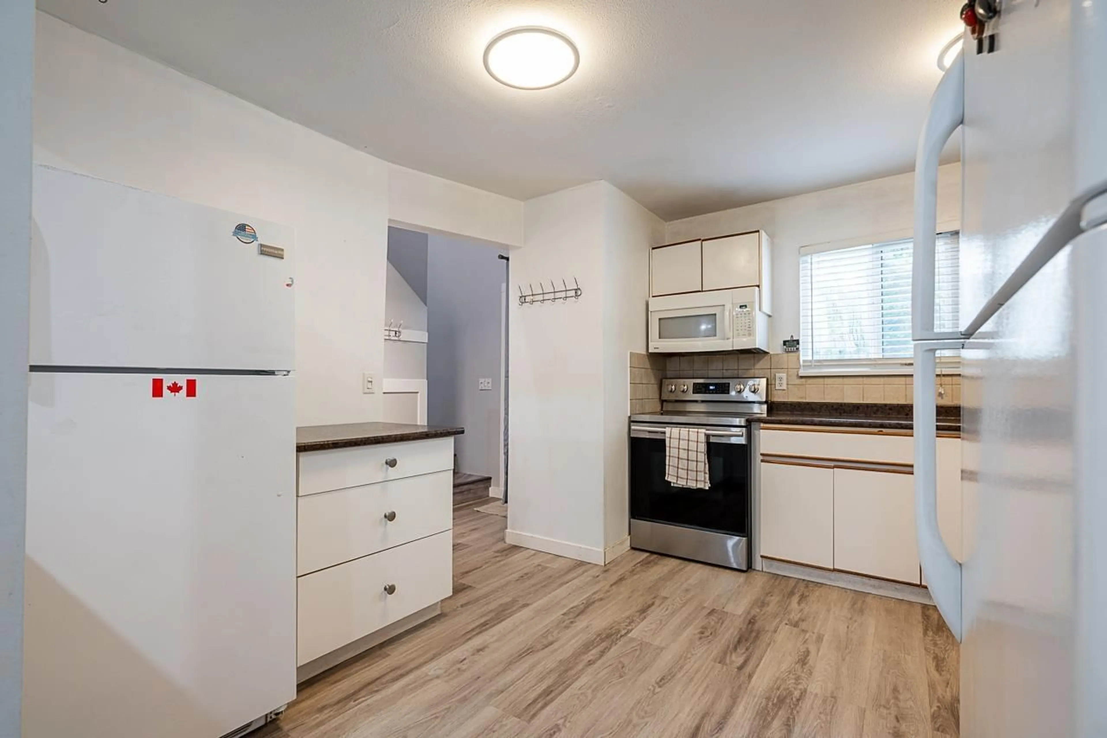 Standard kitchen, unknown for 208 - 13632 67, Surrey British Columbia V3W6X5