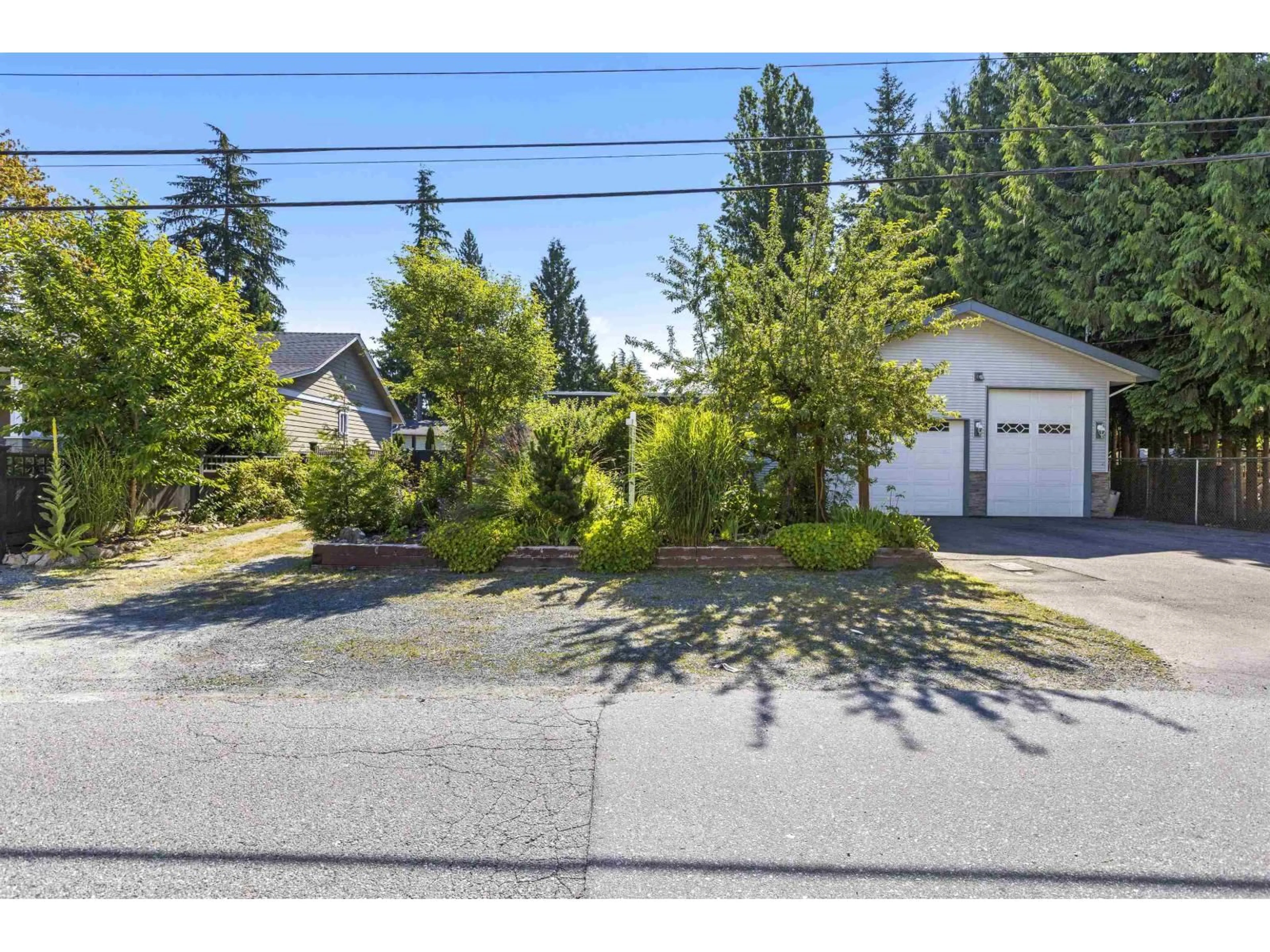 A pic from outside/outdoor area/front of a property/back of a property/a pic from drone, street for 4602 206, Langley British Columbia V3A2B9