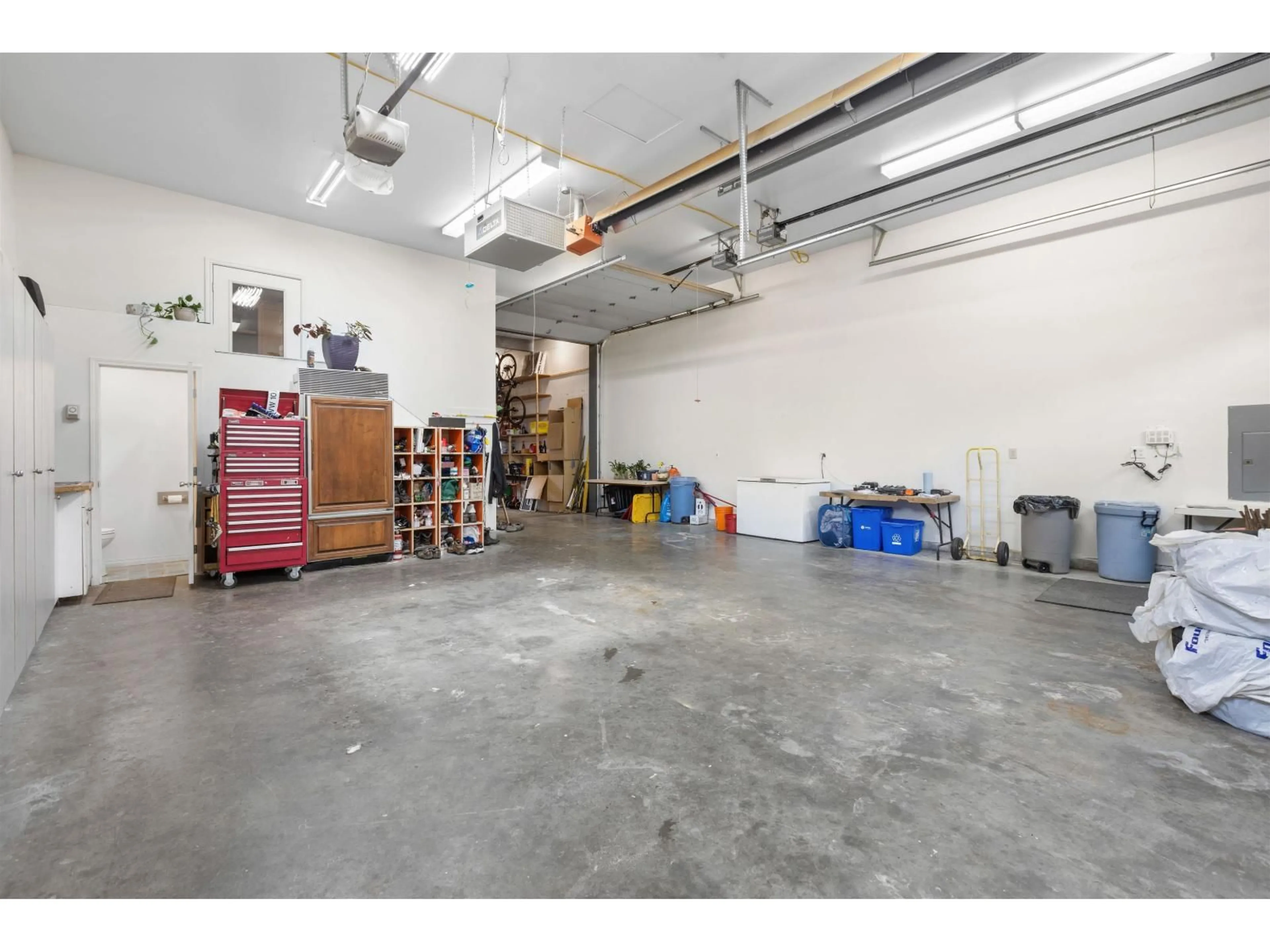Indoor garage for 4602 206, Langley British Columbia V3A2B9