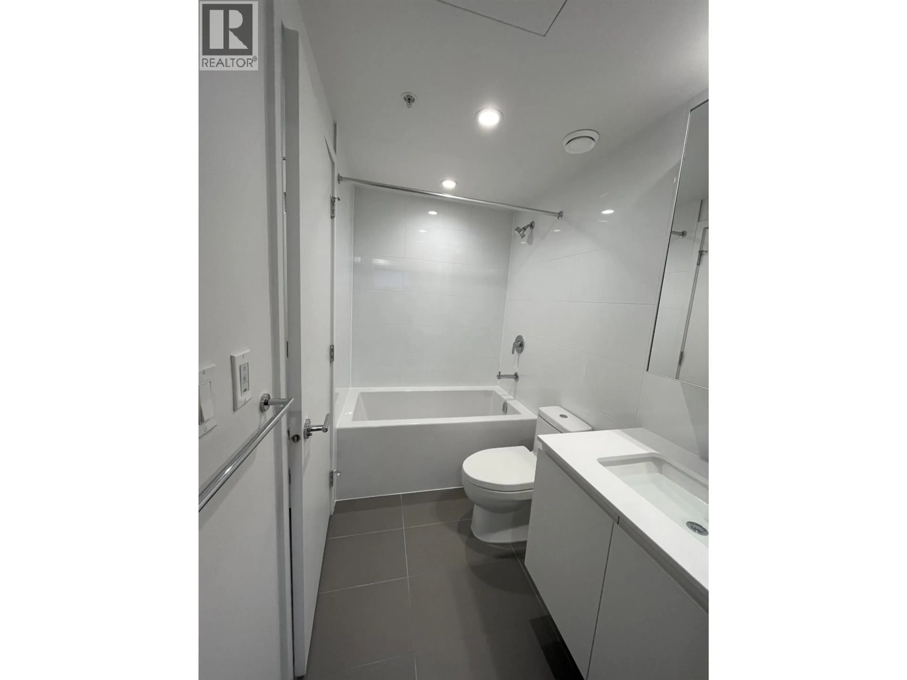 Standard bathroom, unknown for 2103 - 3809 EVERGREEN PLACE, Burnaby British Columbia V3J0M1
