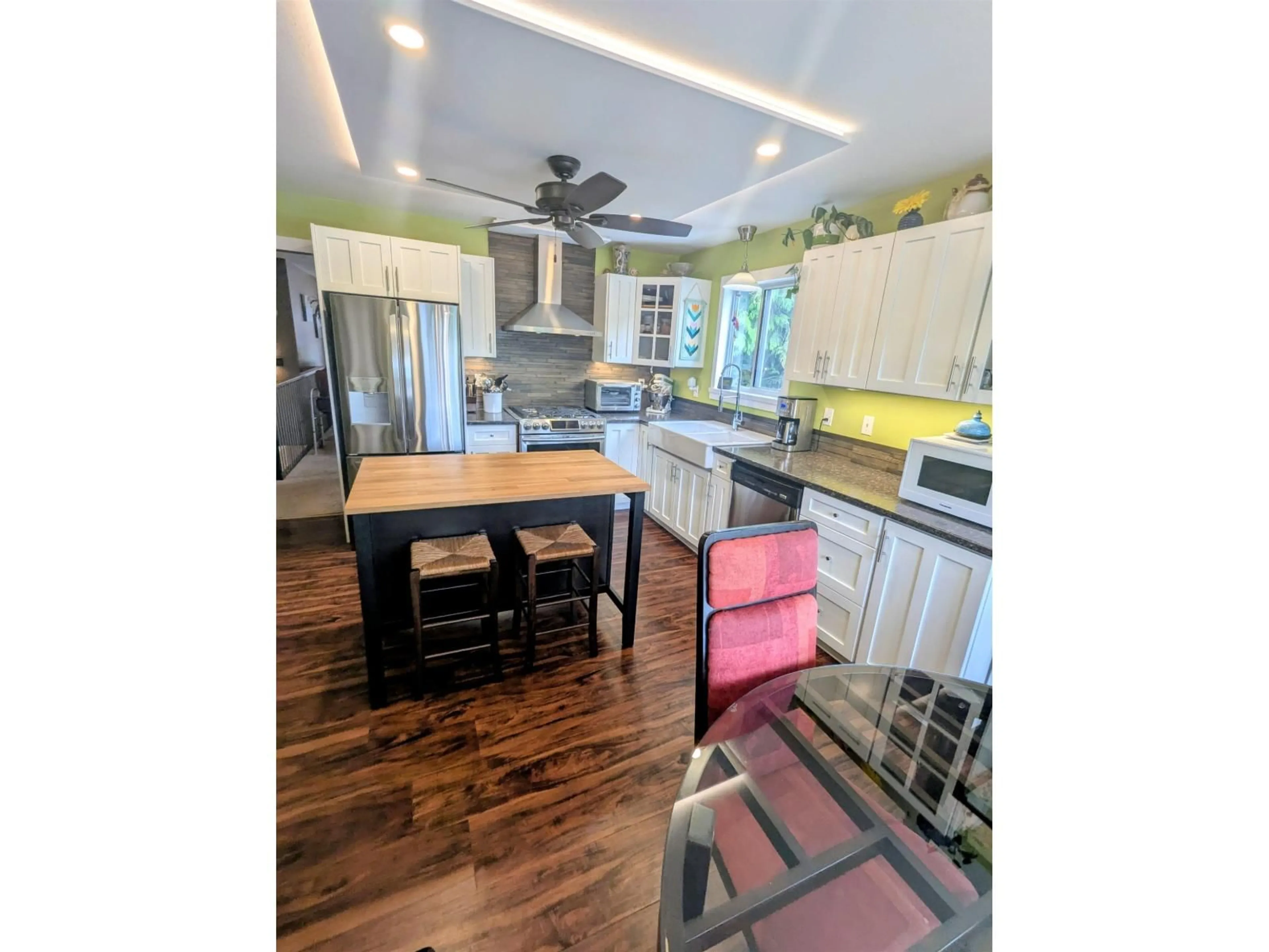 Open concept kitchen, wood/laminate floor for 8270 KUDO, Mission British Columbia V2V6T4