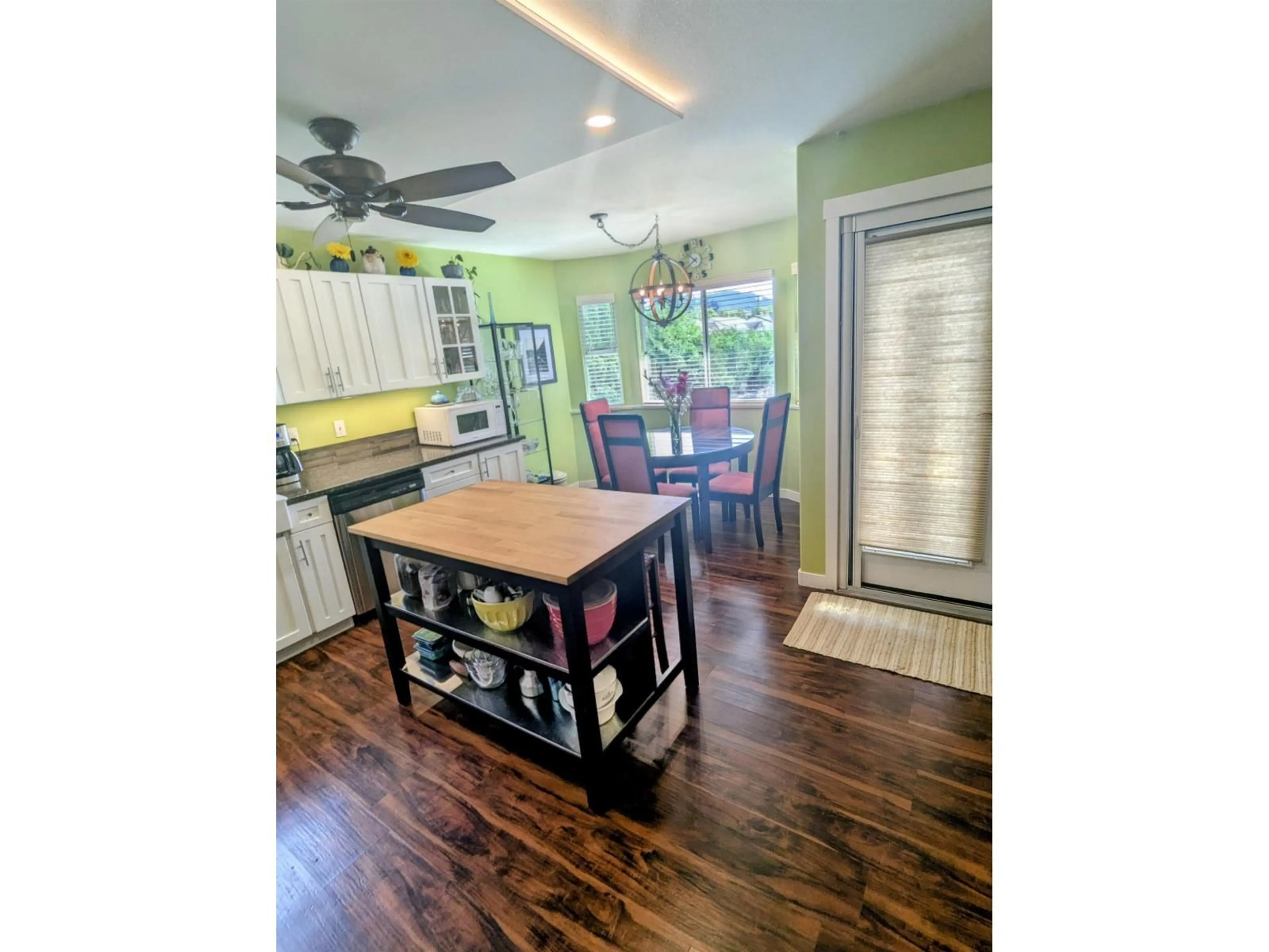 Open concept kitchen, wood/laminate floor for 8270 KUDO, Mission British Columbia V2V6T4