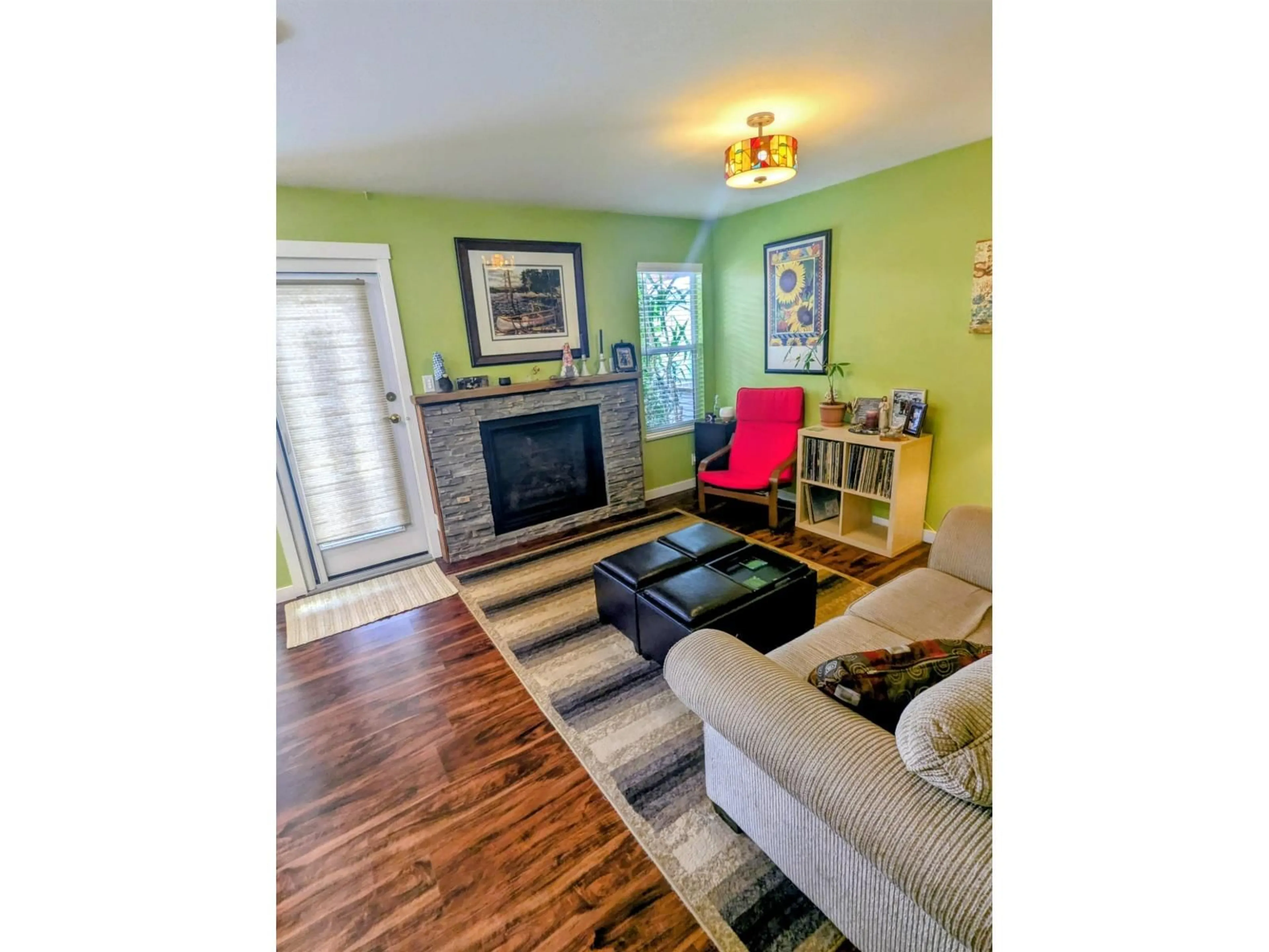 Living room with furniture, wood/laminate floor for 8270 KUDO, Mission British Columbia V2V6T4