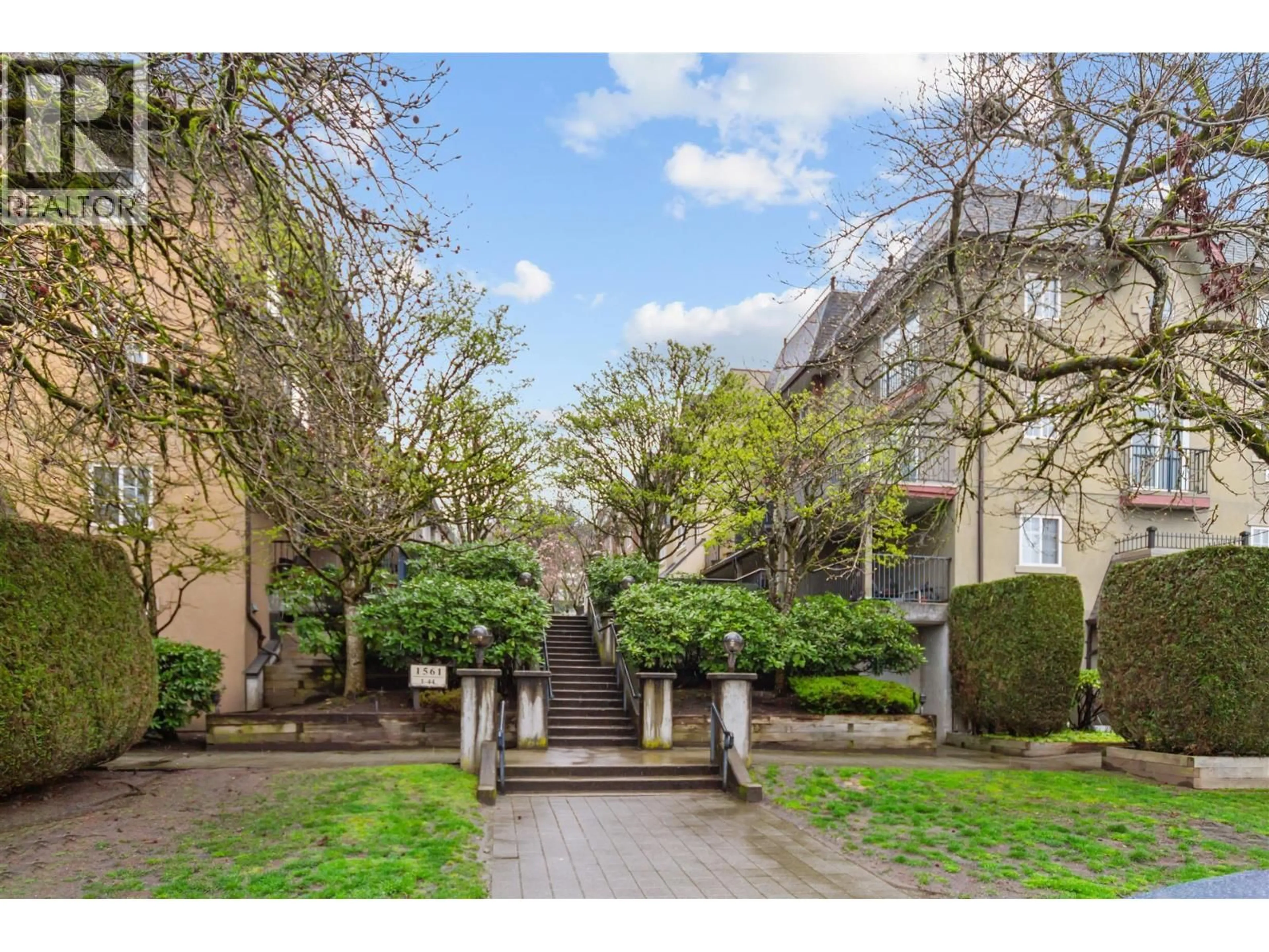 Patio, street for 35 - 1561 BOOTH AVENUE, Coquitlam British Columbia V3K6Z9